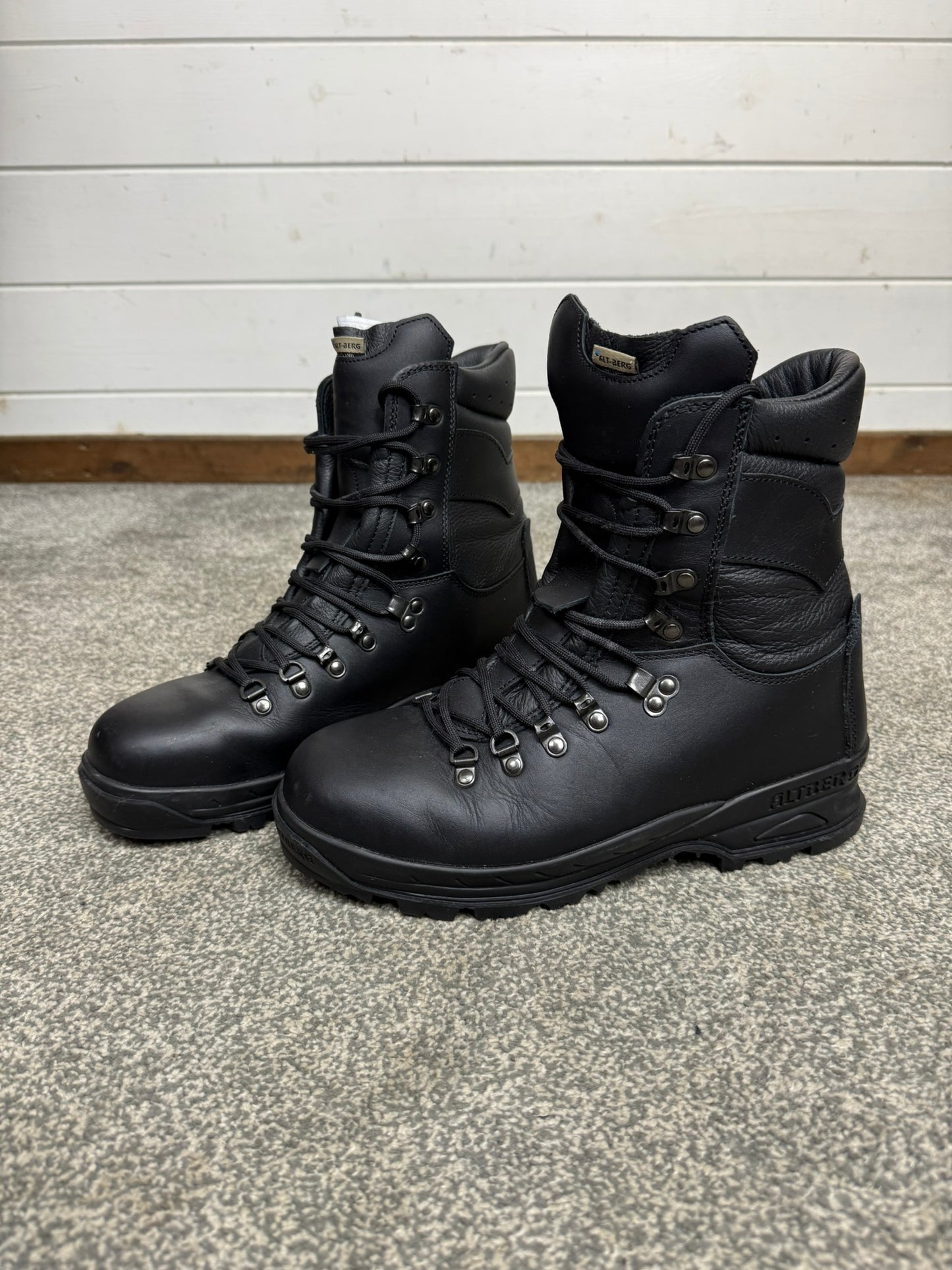 Altberg Peacekeeper P3 VS Black Leather Waterproof Combat Boots Size UK 8