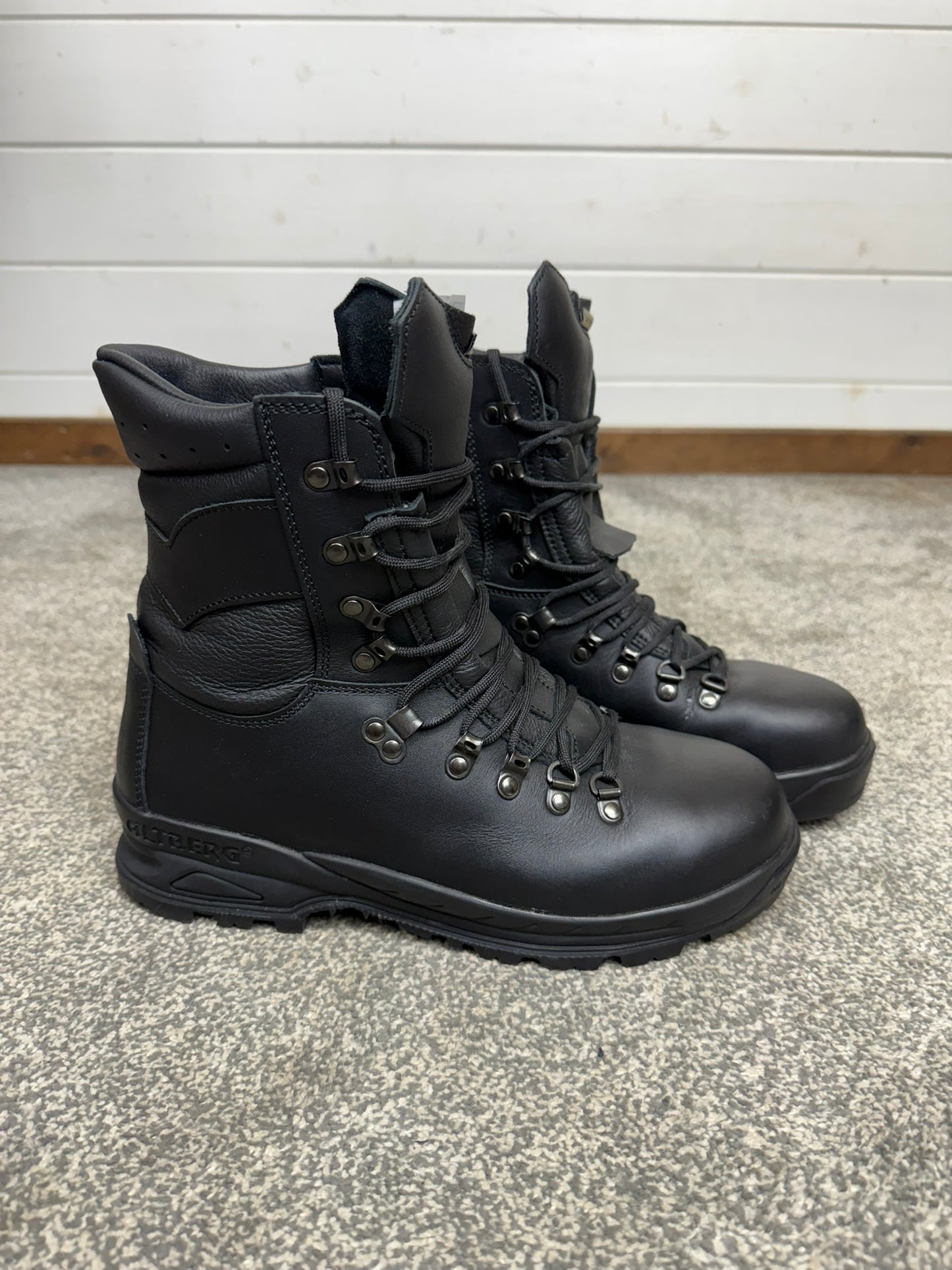 Altberg Peacekeeper P3 VS Black Leather Waterproof Combat Boots Size UK 8