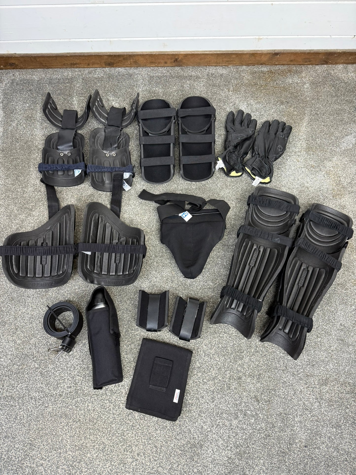 Ex Police Riot Guard Set Gloves, Belt Pouches Security Dog Handler Paintball Airsoft