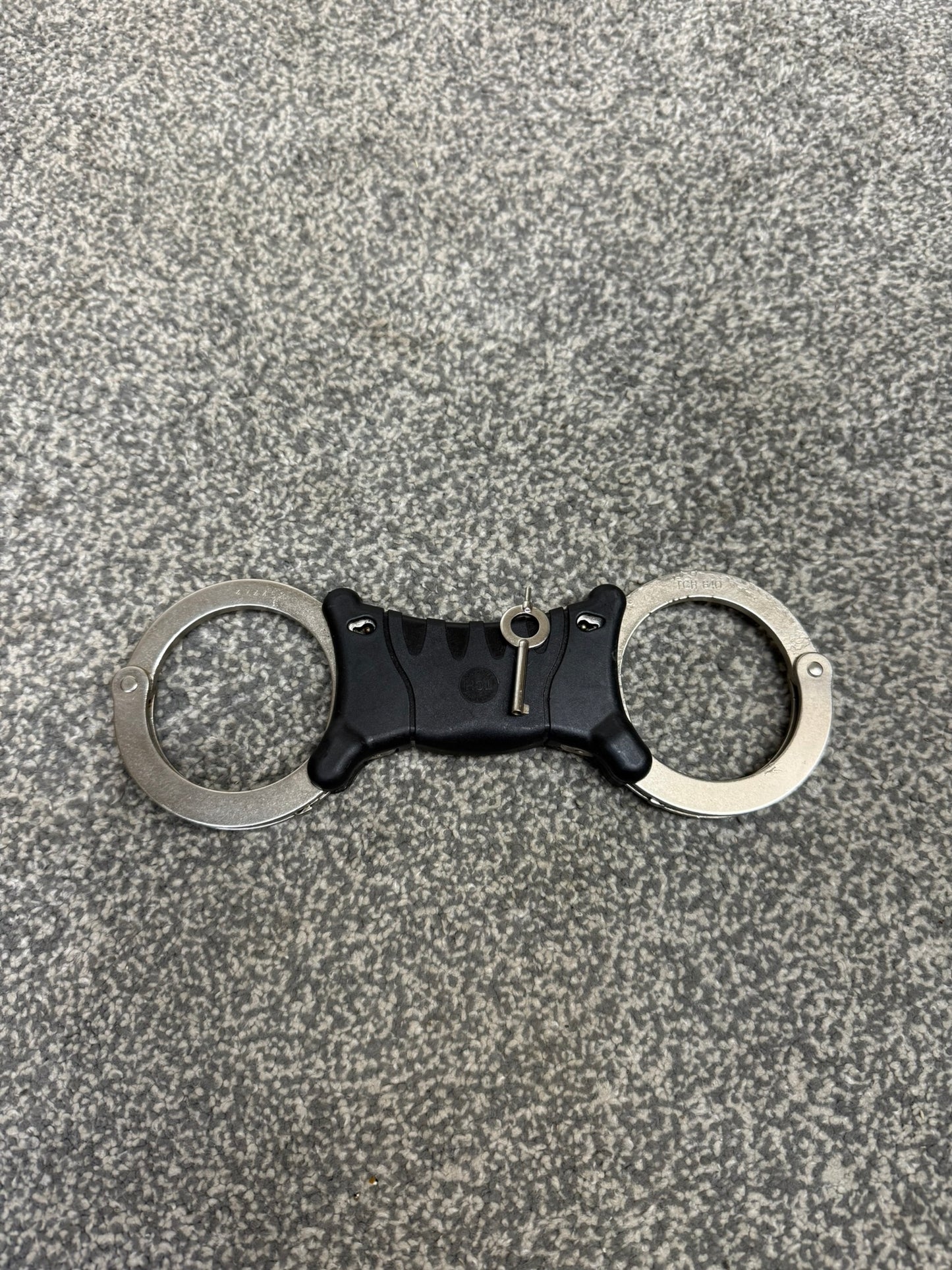 Ex Police TCH840 Rigid Handcuffs Cuffs With Key Security Collectable Memorabilia