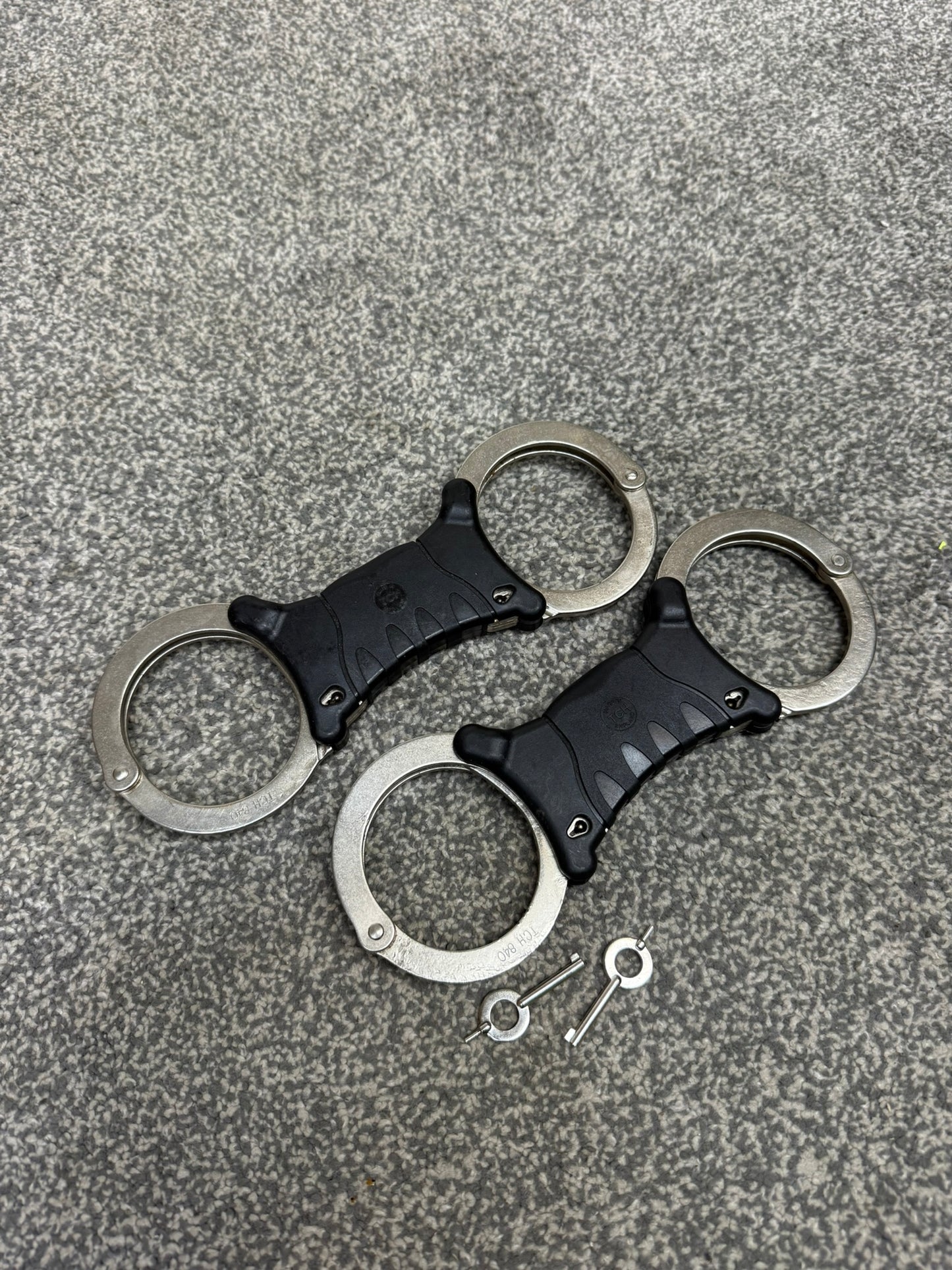 Ex Police TCH840 Rigid Handcuffs Cuffs With Key Security Collectable Memorabilia