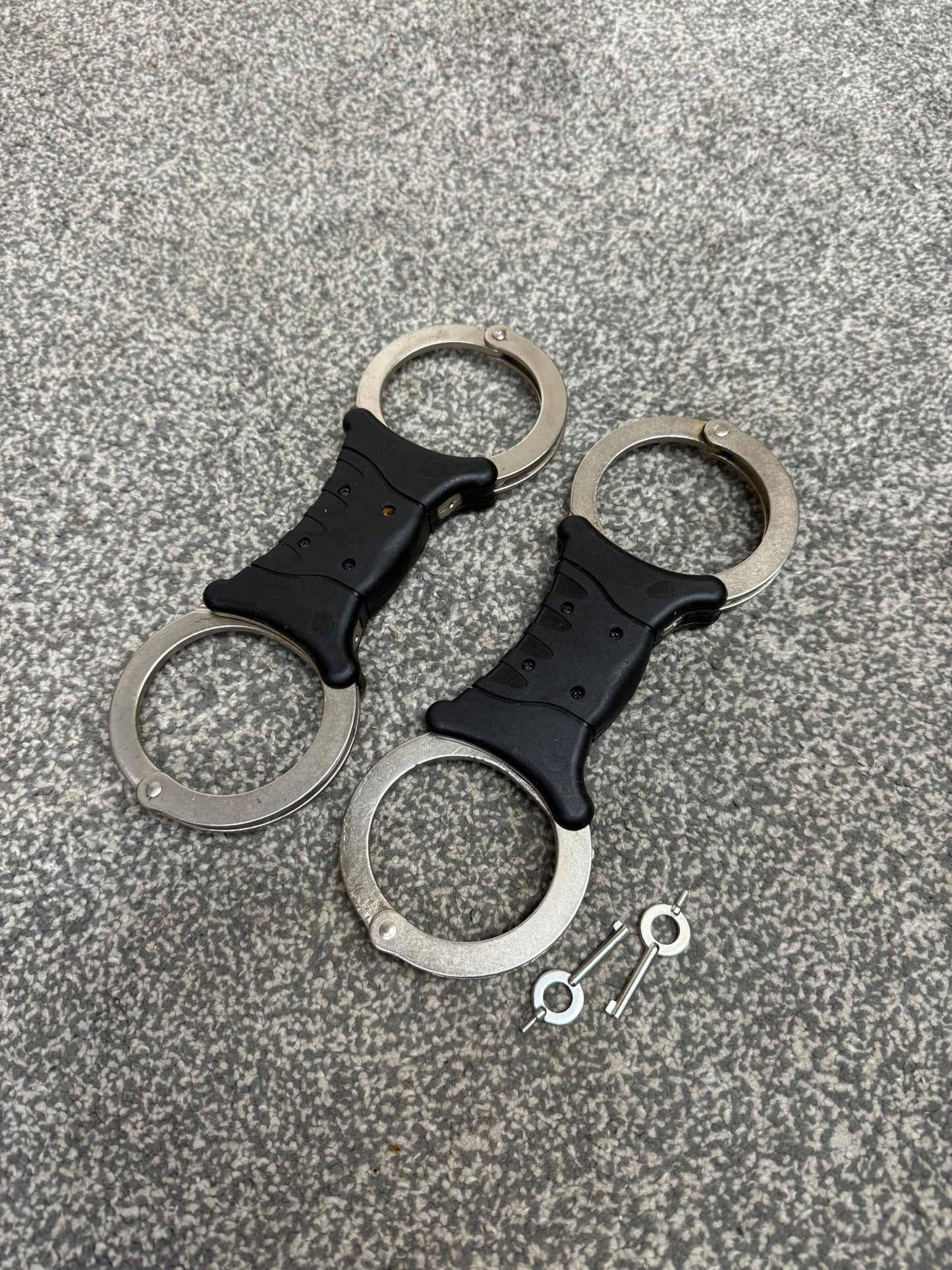 Ex Police TCH840 Rigid Handcuffs Cuffs With Key Security Collectable Memorabilia