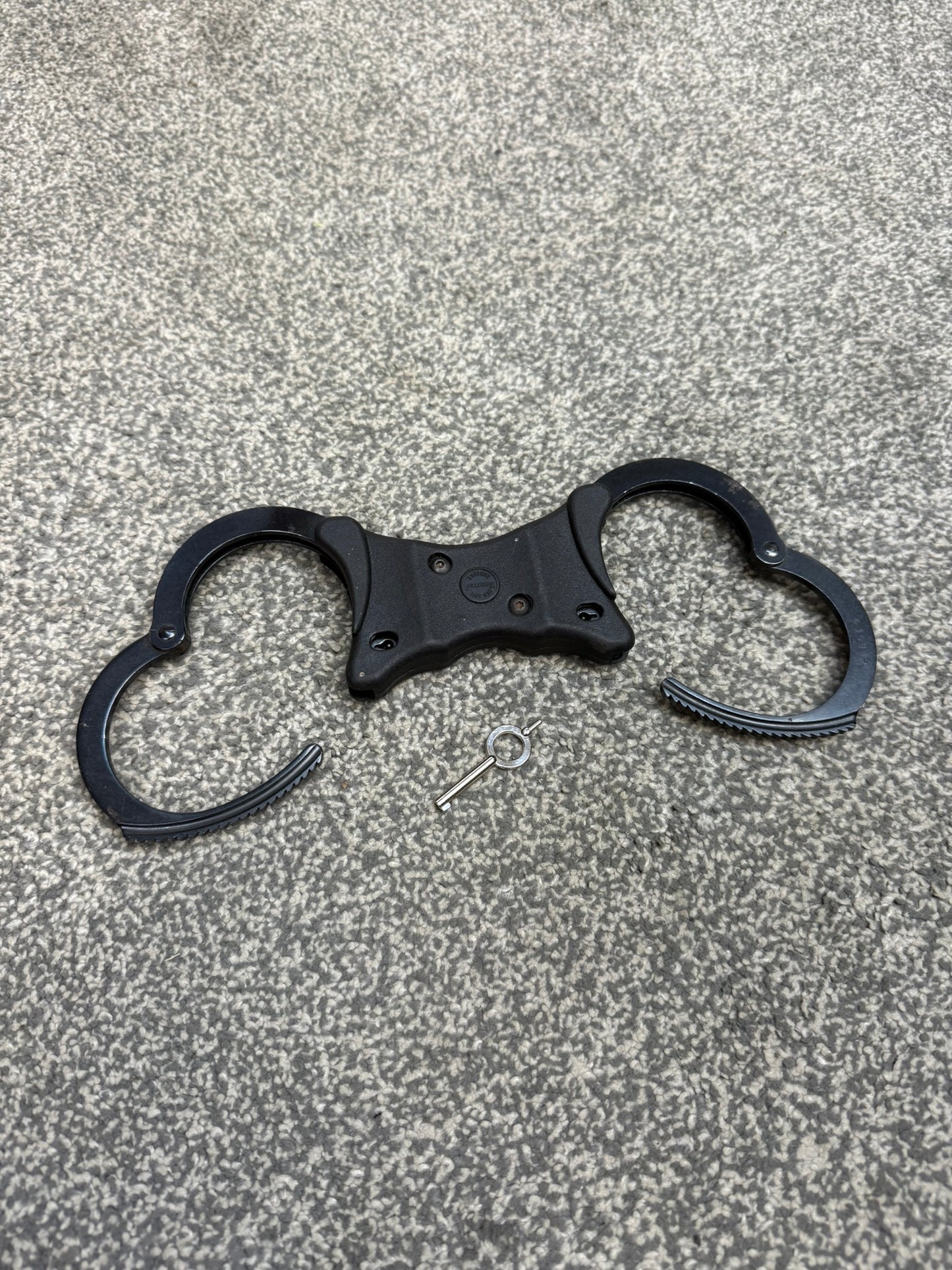 Ex Police Black Hiatt Handcuffs Genuine Cuffs With Key Security Collectable Memorabilia