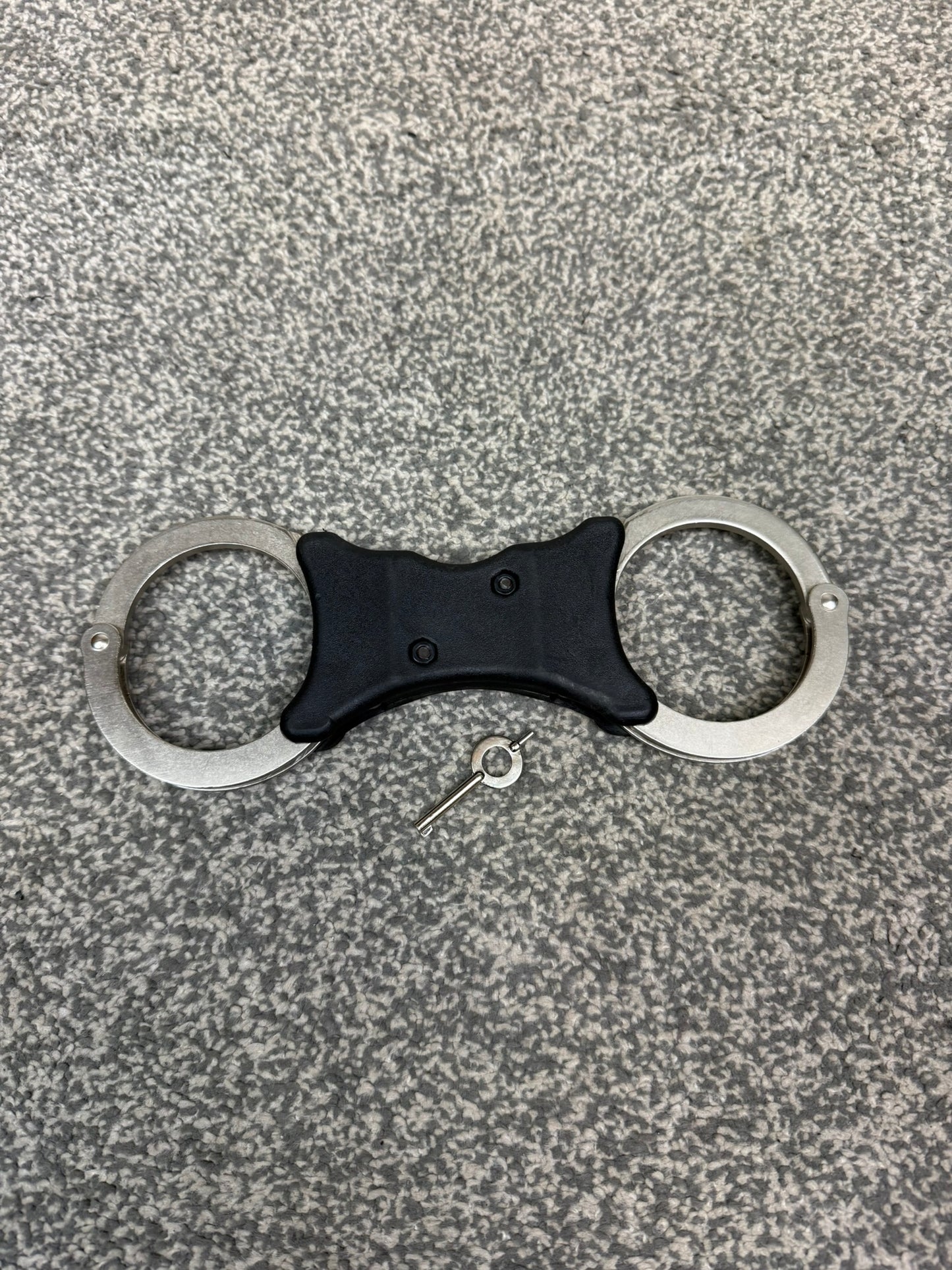 Ex Police Hiatt Handcuffs Rigid Cuffs With Key Security Collectable Memorabilia