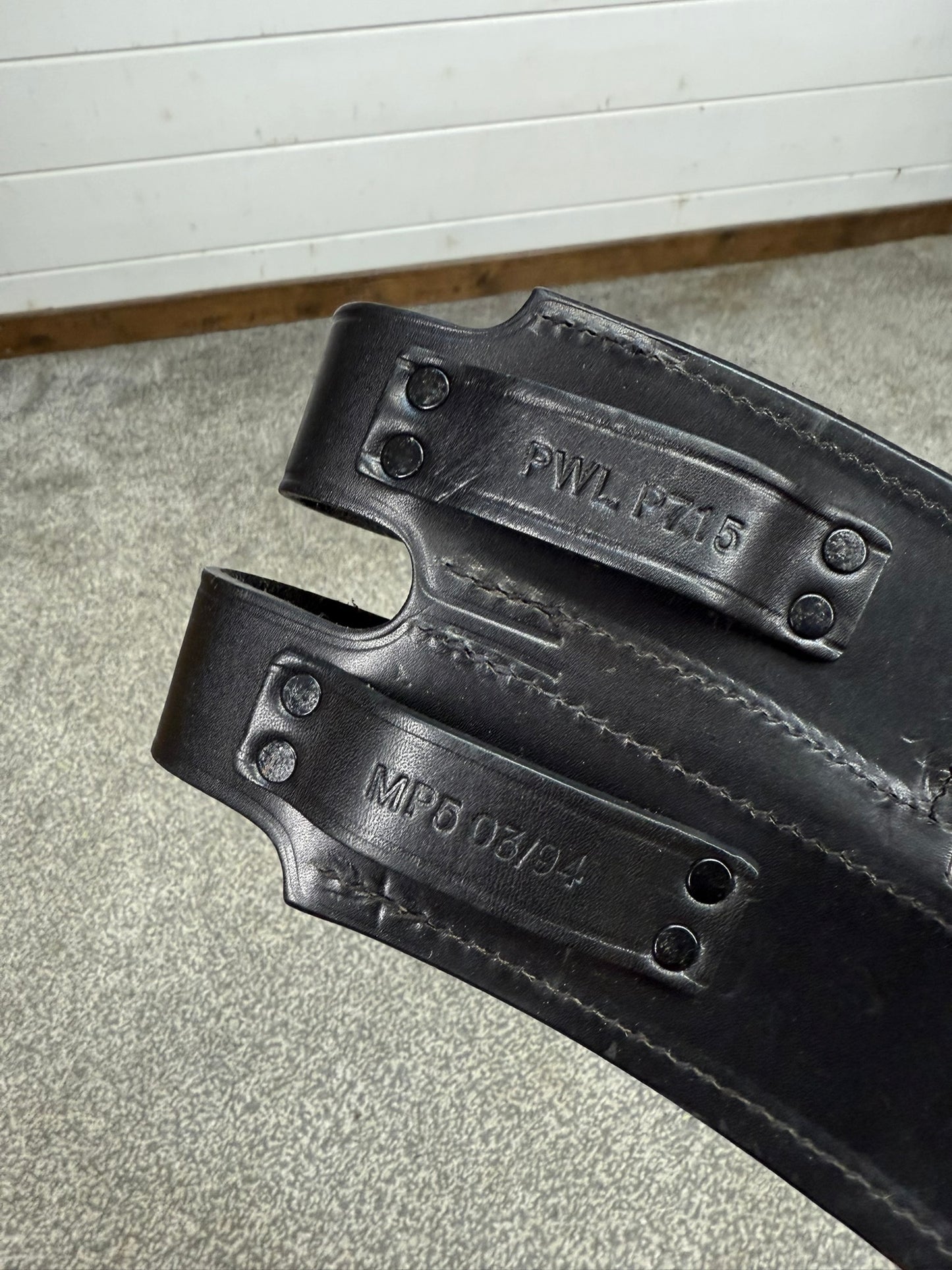 Ex Police H&K MP5 Double Mag Leather Belt Pouch Airsoft Display