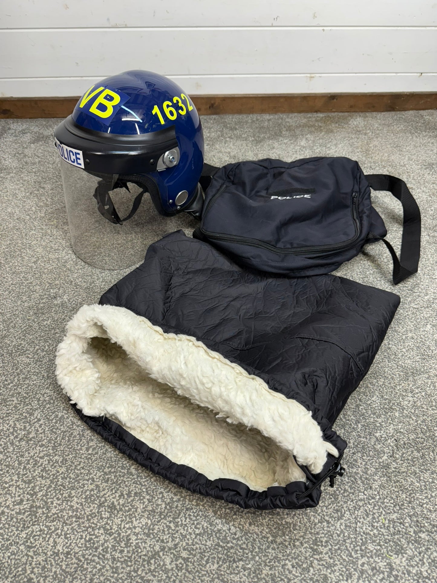 Ex Police Riot Helmet Guardian Mk3 64cm Fleece Bag & Carry Bag Genuine Obsolete Collectable