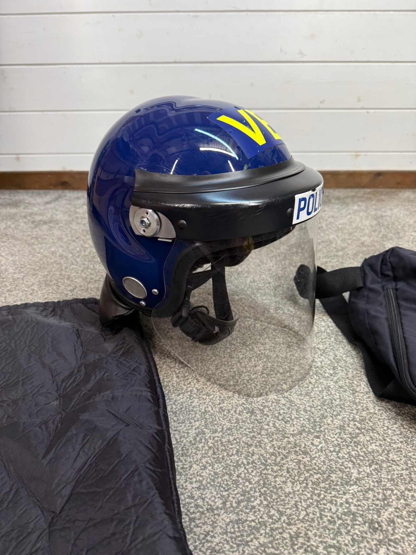 Ex Police Riot Helmet Guardian Mk3 64cm Fleece Bag & Carry Bag Genuine Obsolete Collectable