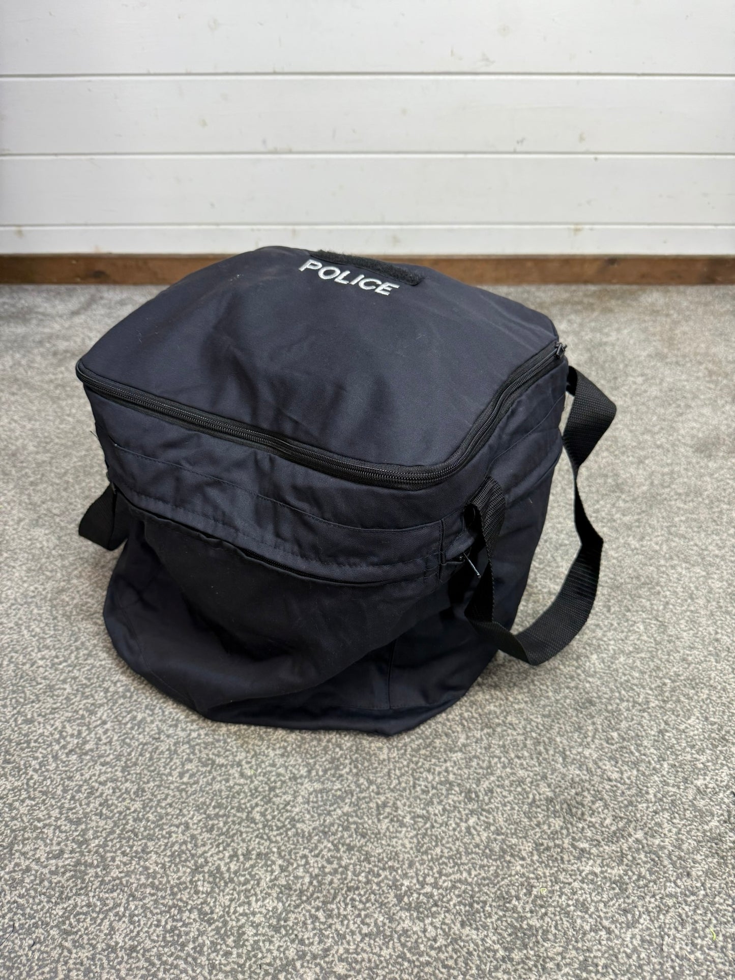 Ex Police Riot Helmet Guardian Mk3 64cm Fleece Bag & Carry Bag Genuine Obsolete Collectable