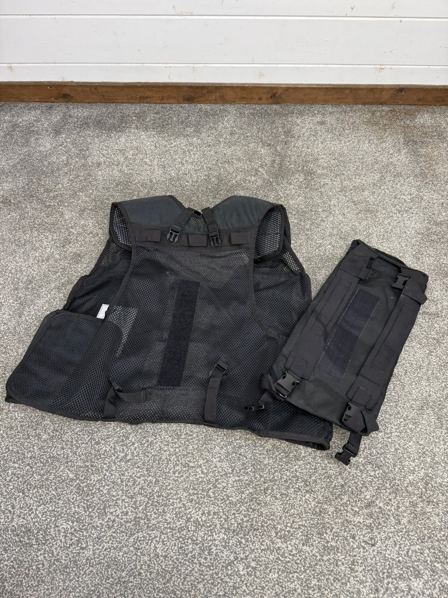 Ex Police Black Remploy Frontline CBRN Hydration Vest Camelbak Pouch Security