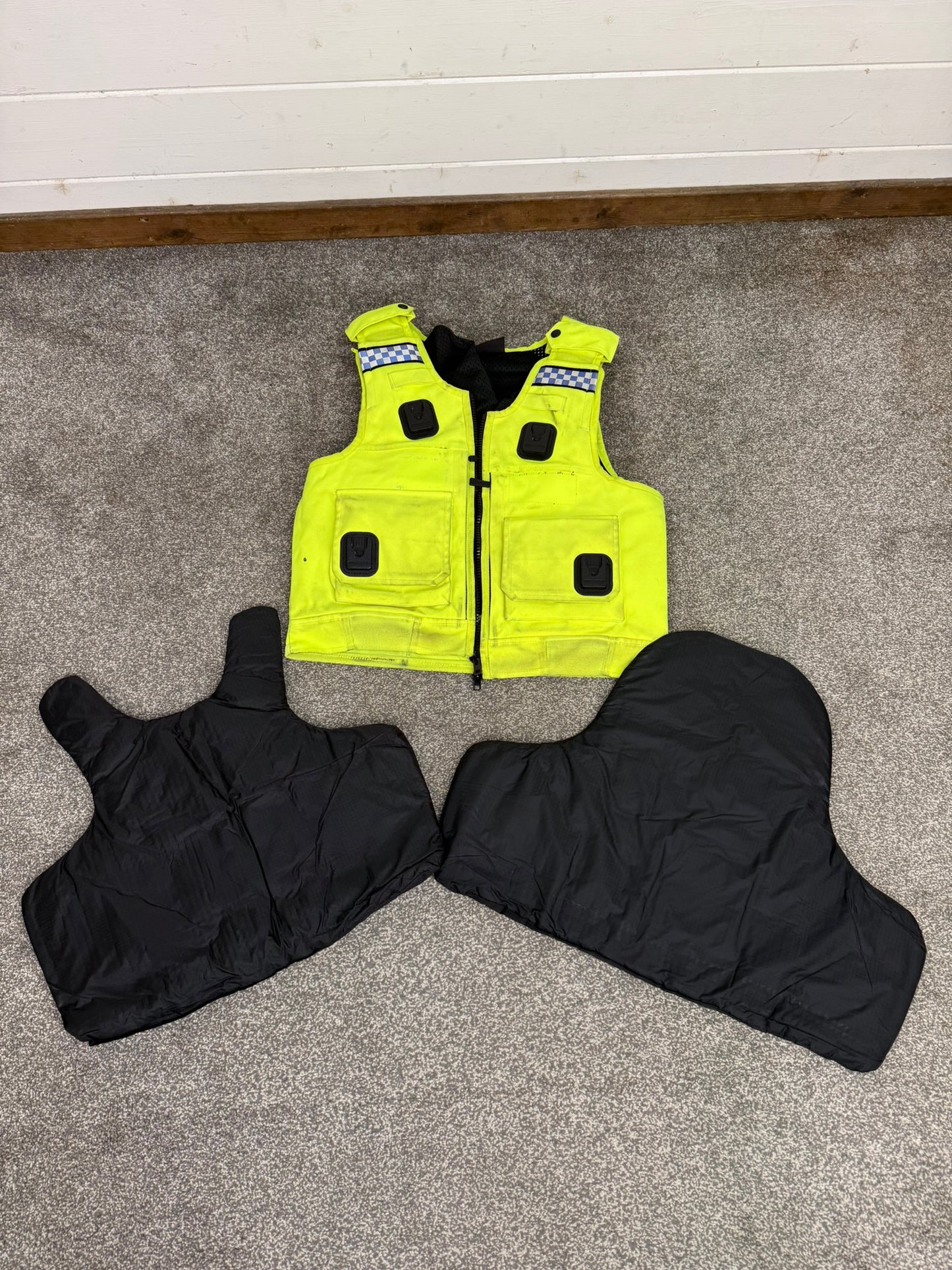 Ex Police Cooneen Body Armour Vest MEDIUM - Anti Stab & Ballistic HG1A & KR1
