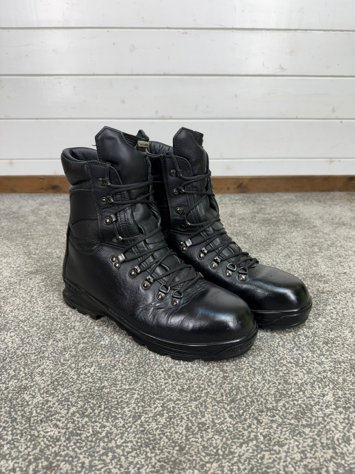Altberg Peacekeeper P3 VS Black Leather Waterproof Combat Boots Size UK 10