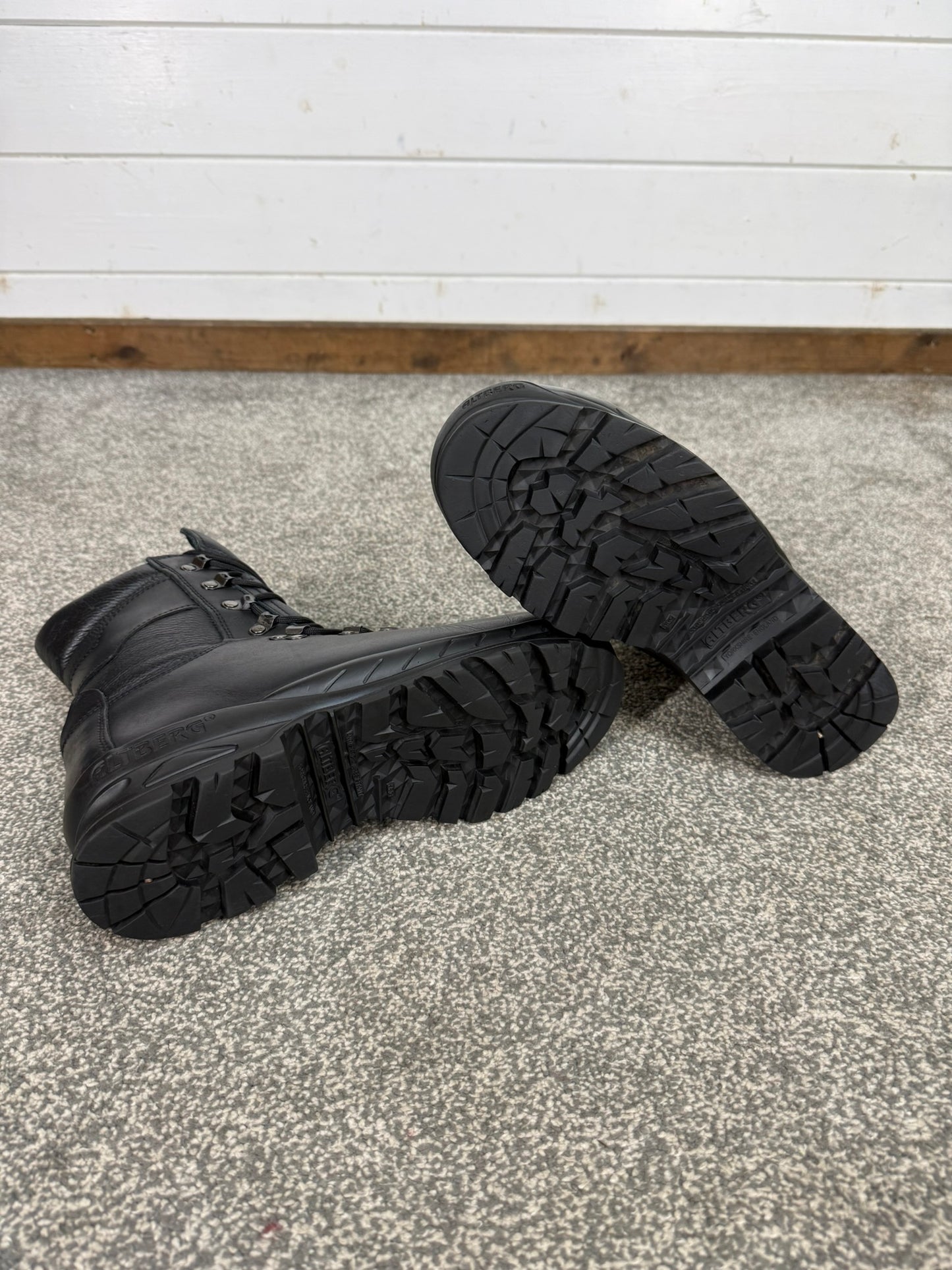 Altberg Peacekeeper P3 VS Black Leather Waterproof Combat Boots Size UK 8