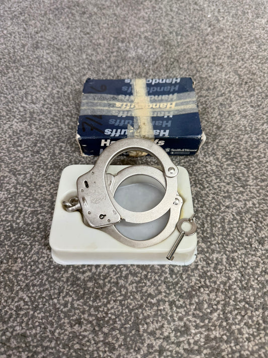 Vintage Smith & Wesson Model 100 Chain Handcuffs Ex Police Cuffs