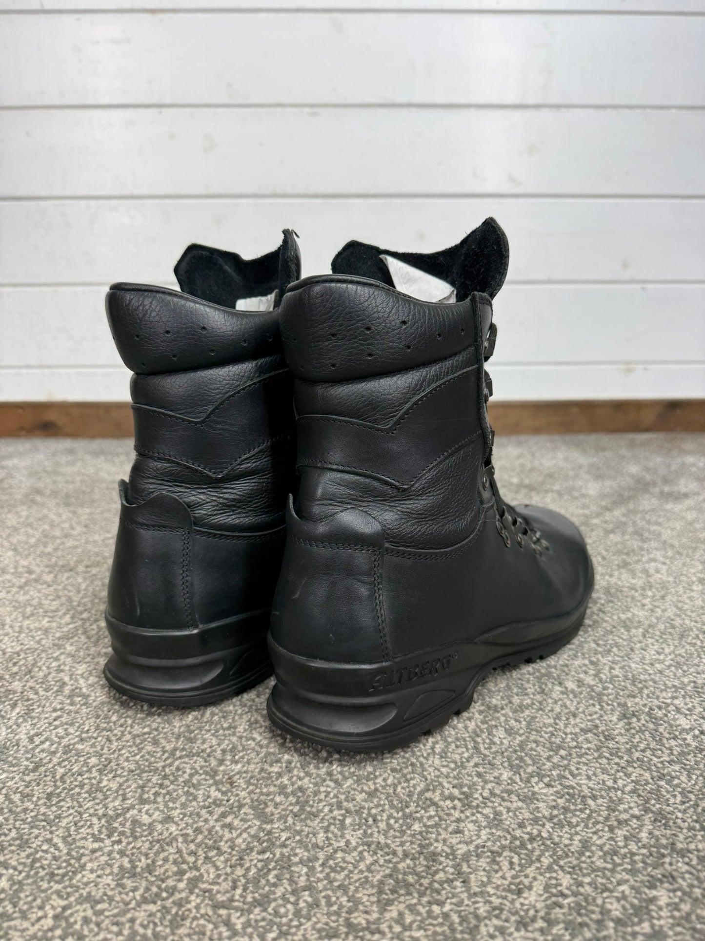 Altberg Peacekeeper P3 VS Black Leather Waterproof Combat Boots Size UK 9