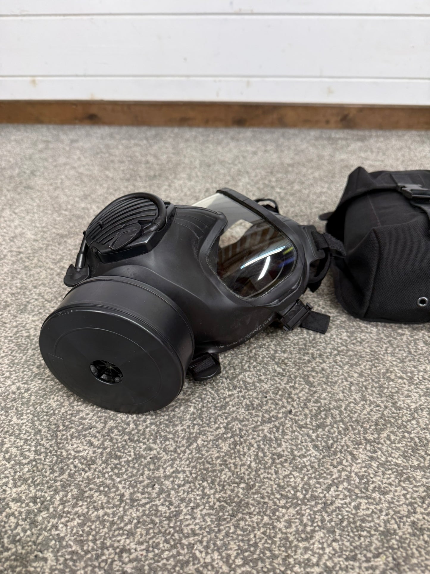 Ex Police Avon C50 Gas Mask Respirator & Avon Water Bottle With Pouch - Medium
