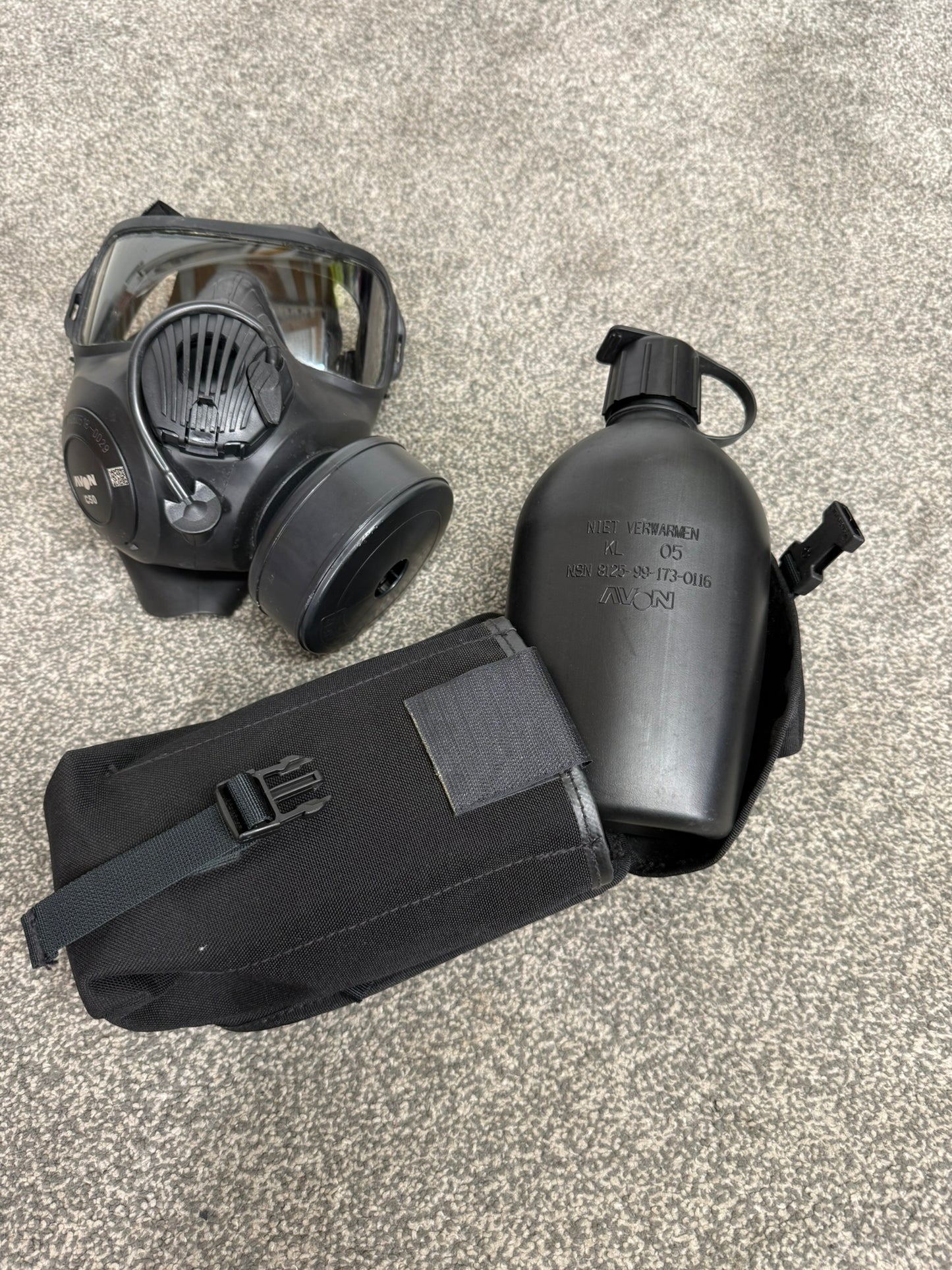 Ex Police Avon C50 Gas Mask Respirator & Avon Water Bottle With Pouch - Medium