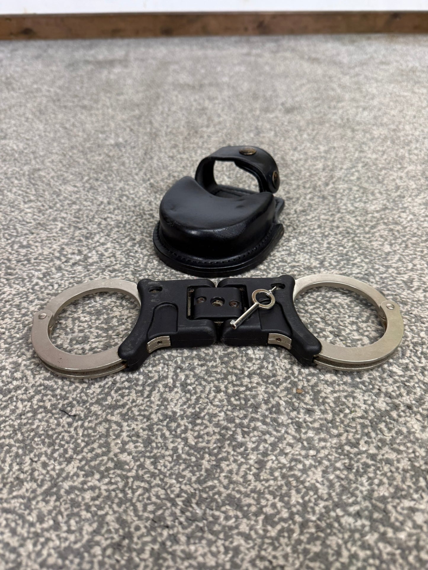 Ex Police Folding Hiatt Handcuffs Hinged Cuffs PSNI Pouch & Key Security Collectible