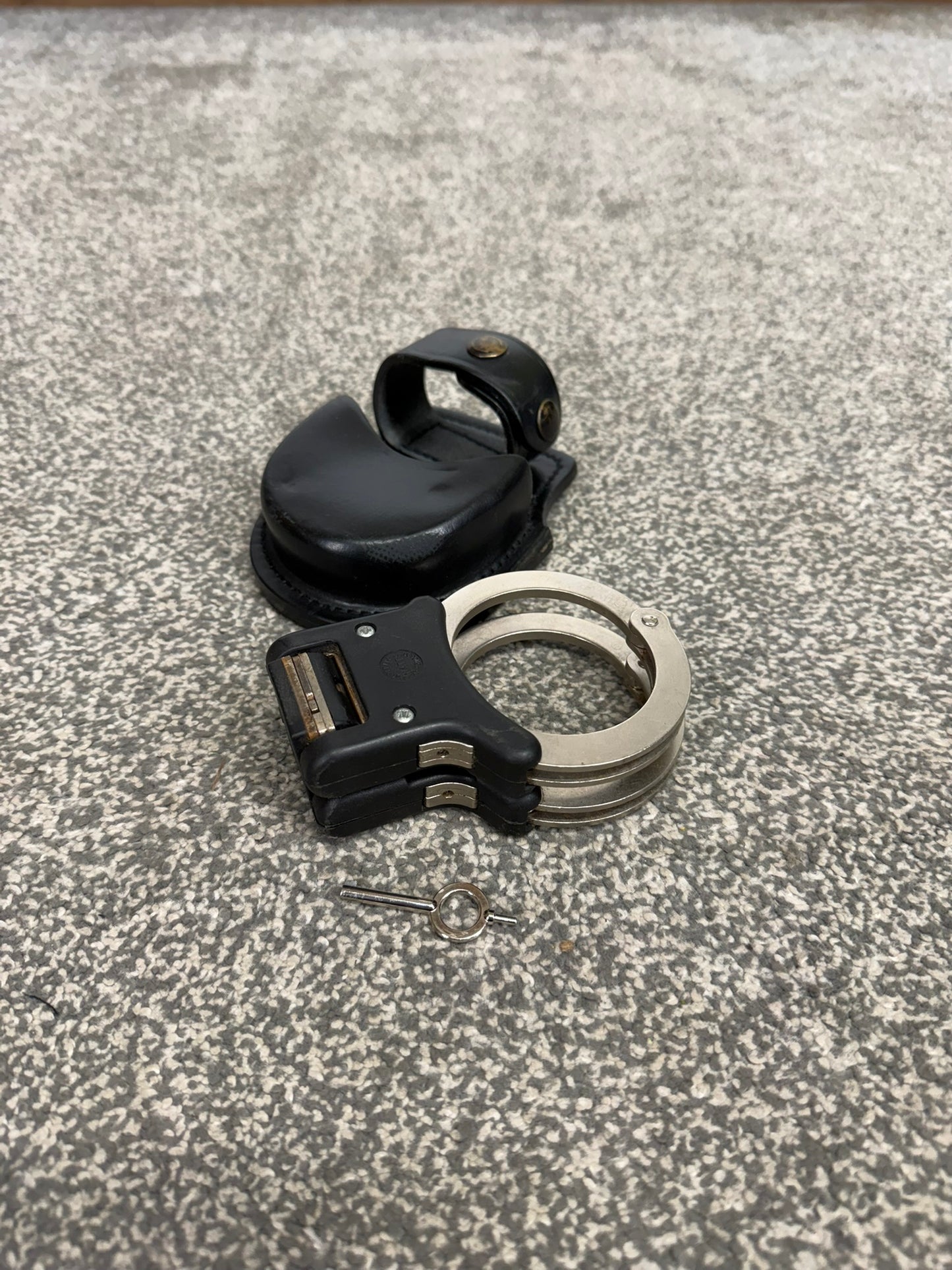 Ex Police Folding Hiatt Handcuffs Hinged Cuffs PSNI Pouch & Key Security Collectible