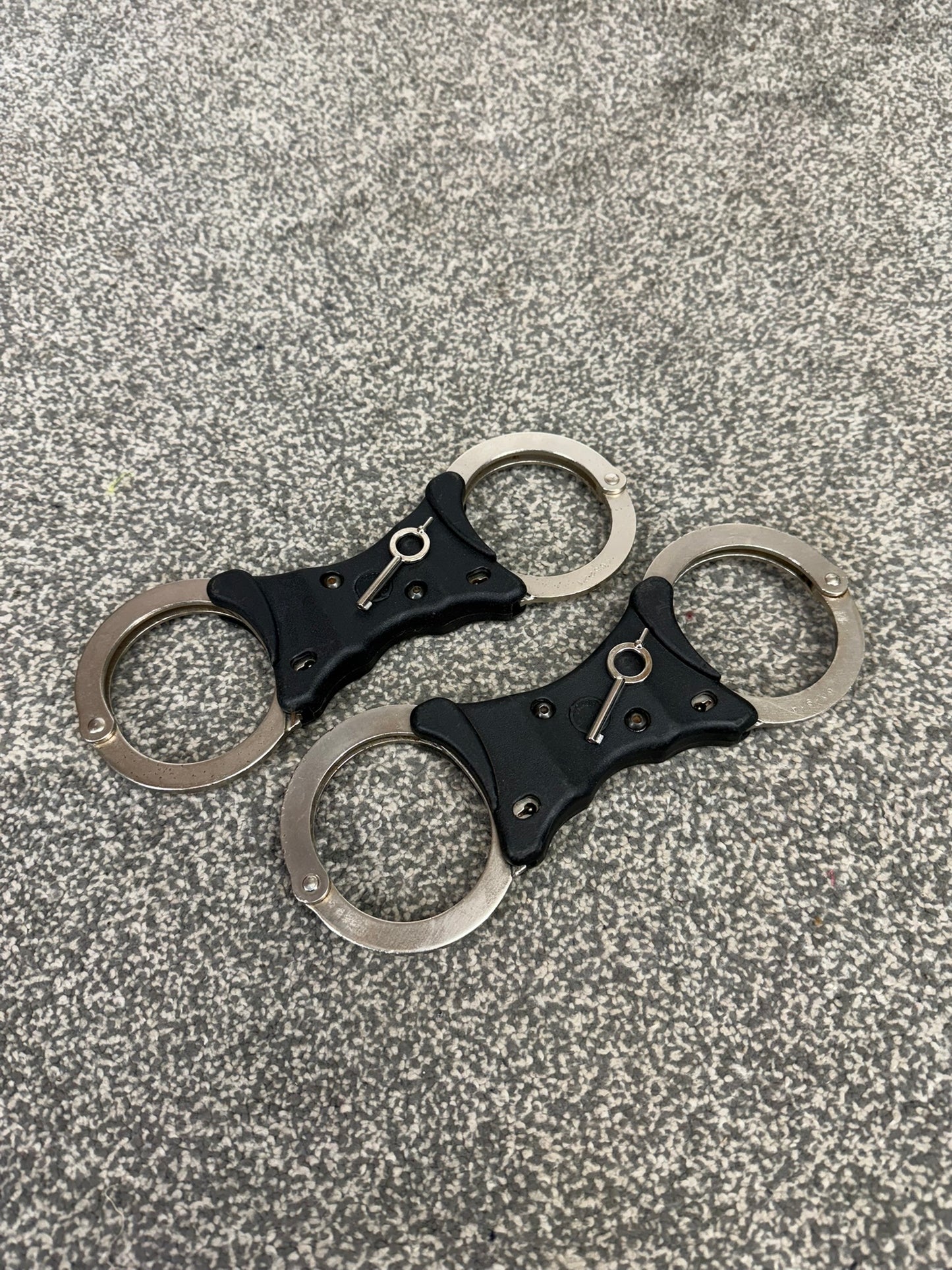 Ex Police Hiatt Handcuffs Genuine Rigid Cuffs With Key Security Collectable Memorabilia