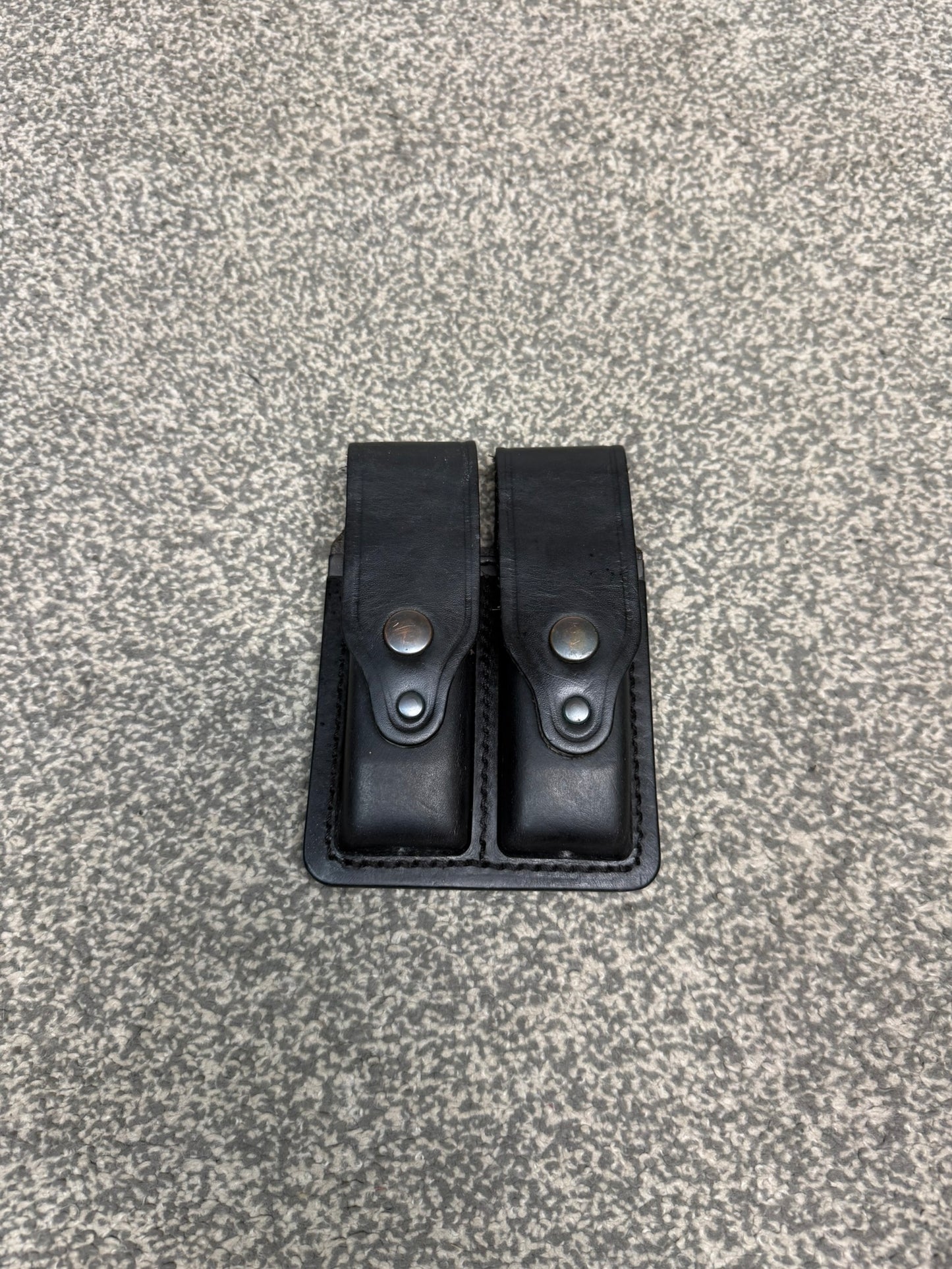 Ex Police PWL Leather Beretta 92F Double Mag Pouch Airsoft Display