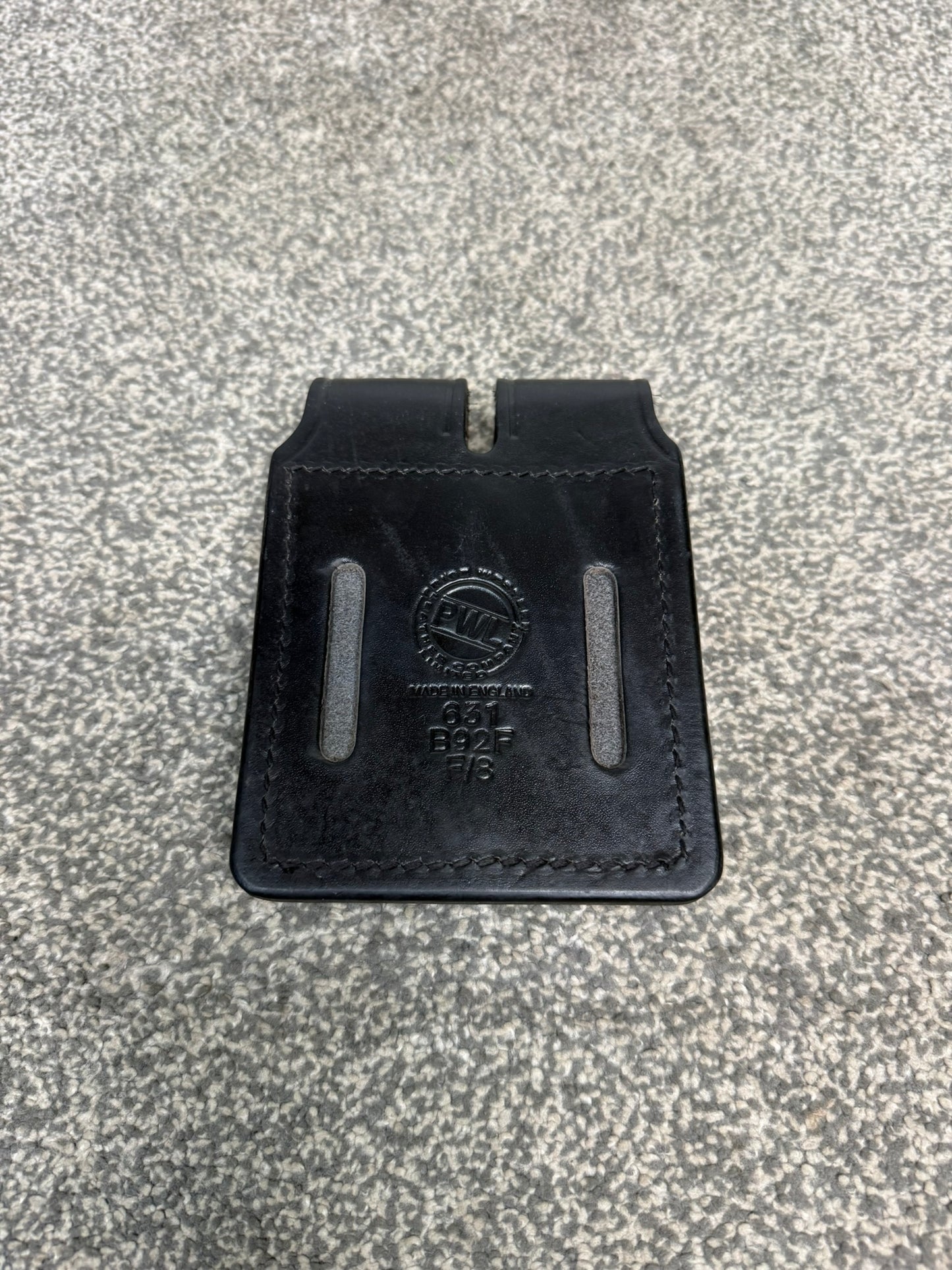 Ex Police PWL Leather Beretta 92F Double Mag Pouch Airsoft Display