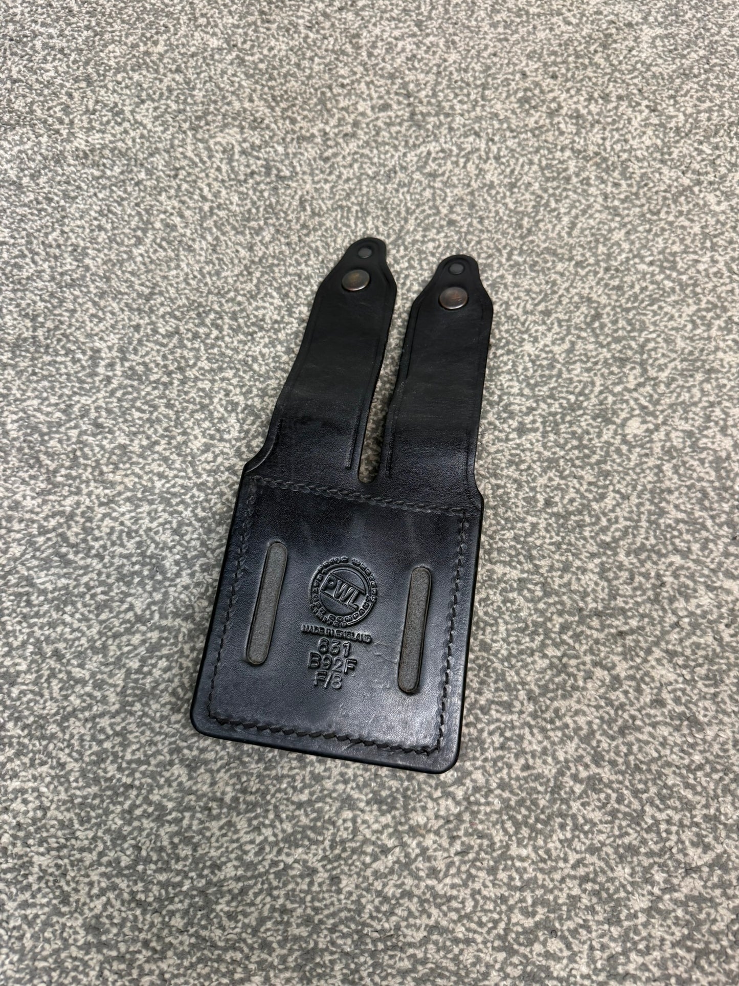 Ex Police PWL Leather Beretta 92F Double Mag Pouch Airsoft Display