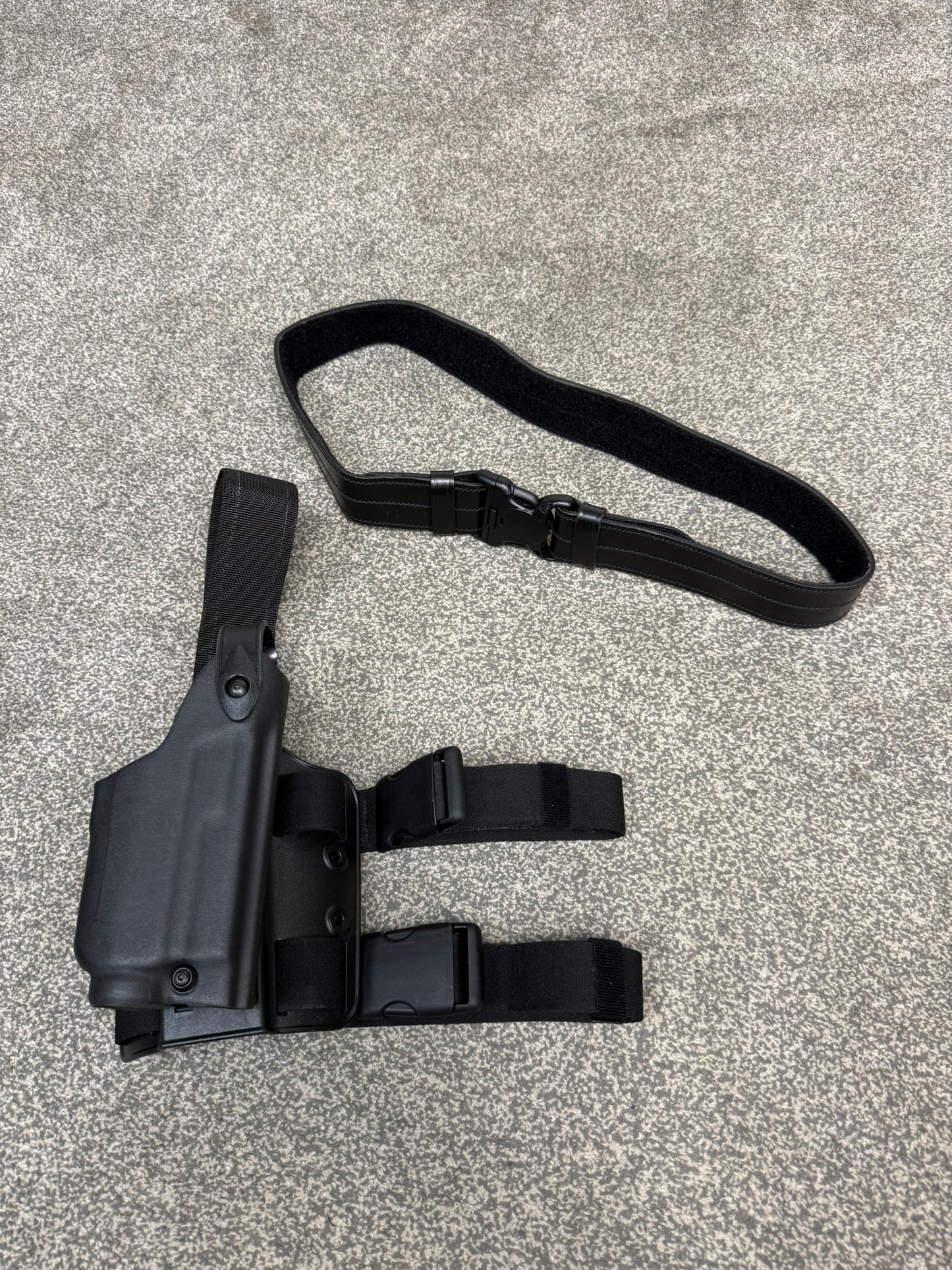 Ex Police Firearms Safariland Glock 17 Drop Leg Holster & Leather Belt Airsoft 6004-8310