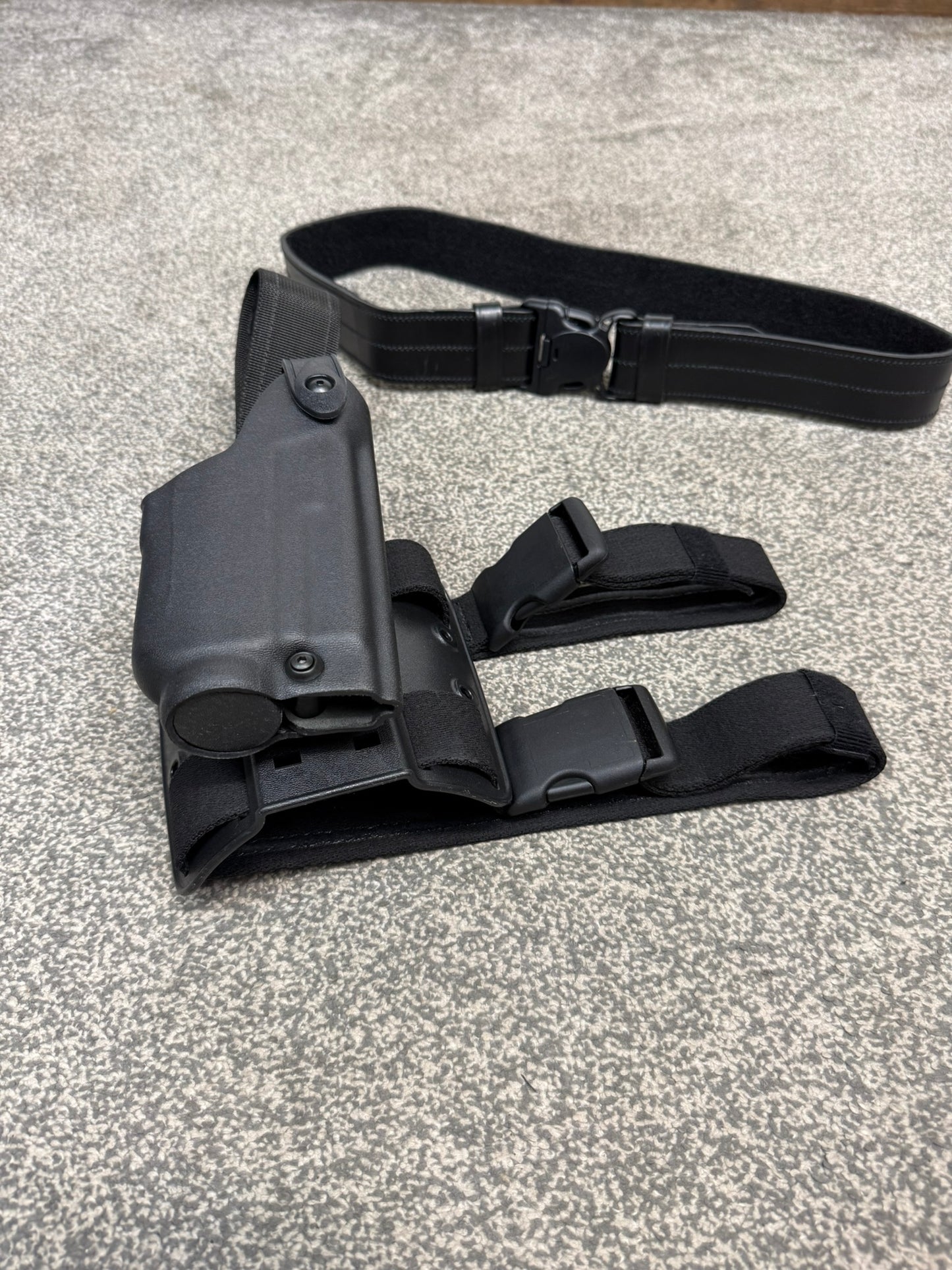 Ex Police Firearms Safariland Glock 17 Drop Leg Holster & Leather Belt Airsoft 6004-8310