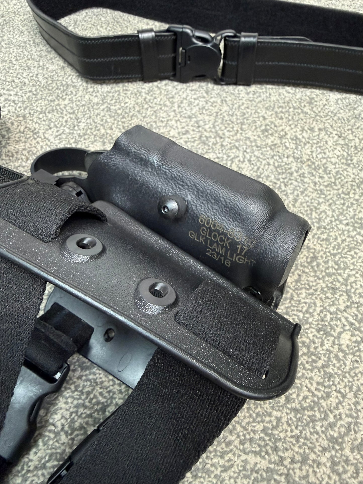 Ex Police Firearms Safariland Glock 17 Drop Leg Holster & Leather Belt Airsoft 6004-8310