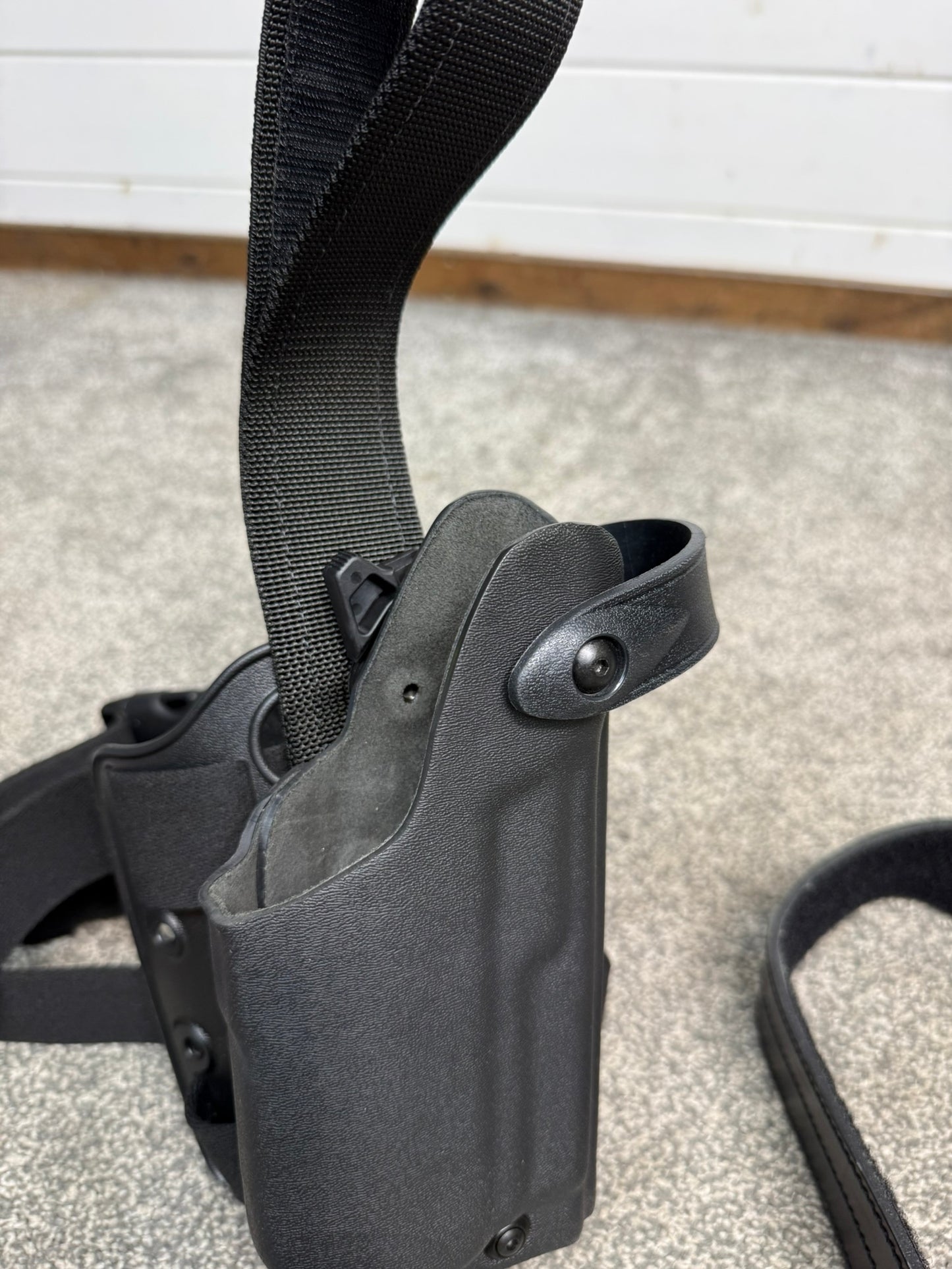 Ex Police Firearms Safariland Glock 17 Drop Leg Holster & Leather Belt Airsoft 6004-8310