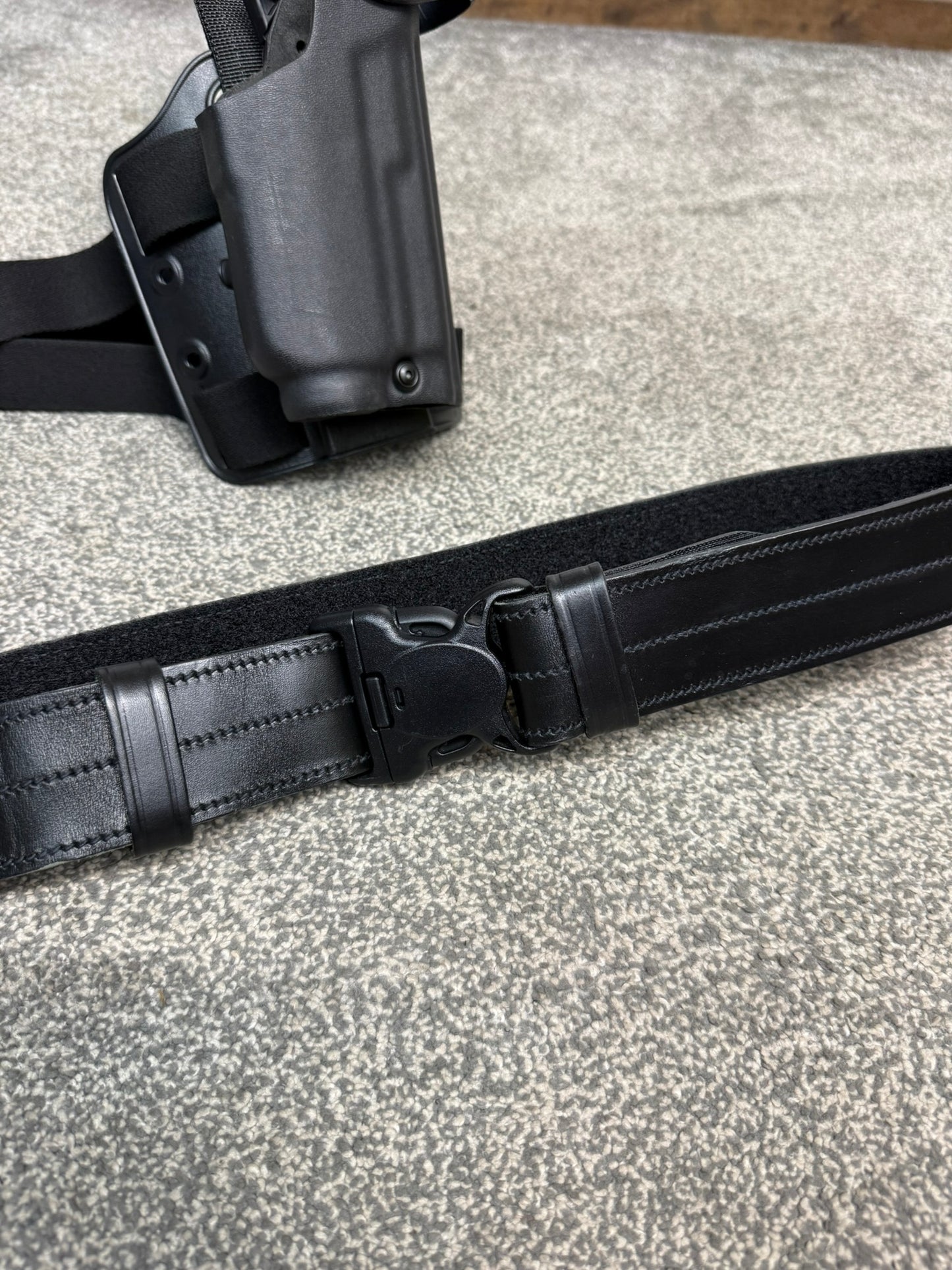 Ex Police Firearms Safariland Glock 17 Drop Leg Holster & Leather Belt Airsoft 6004-8310