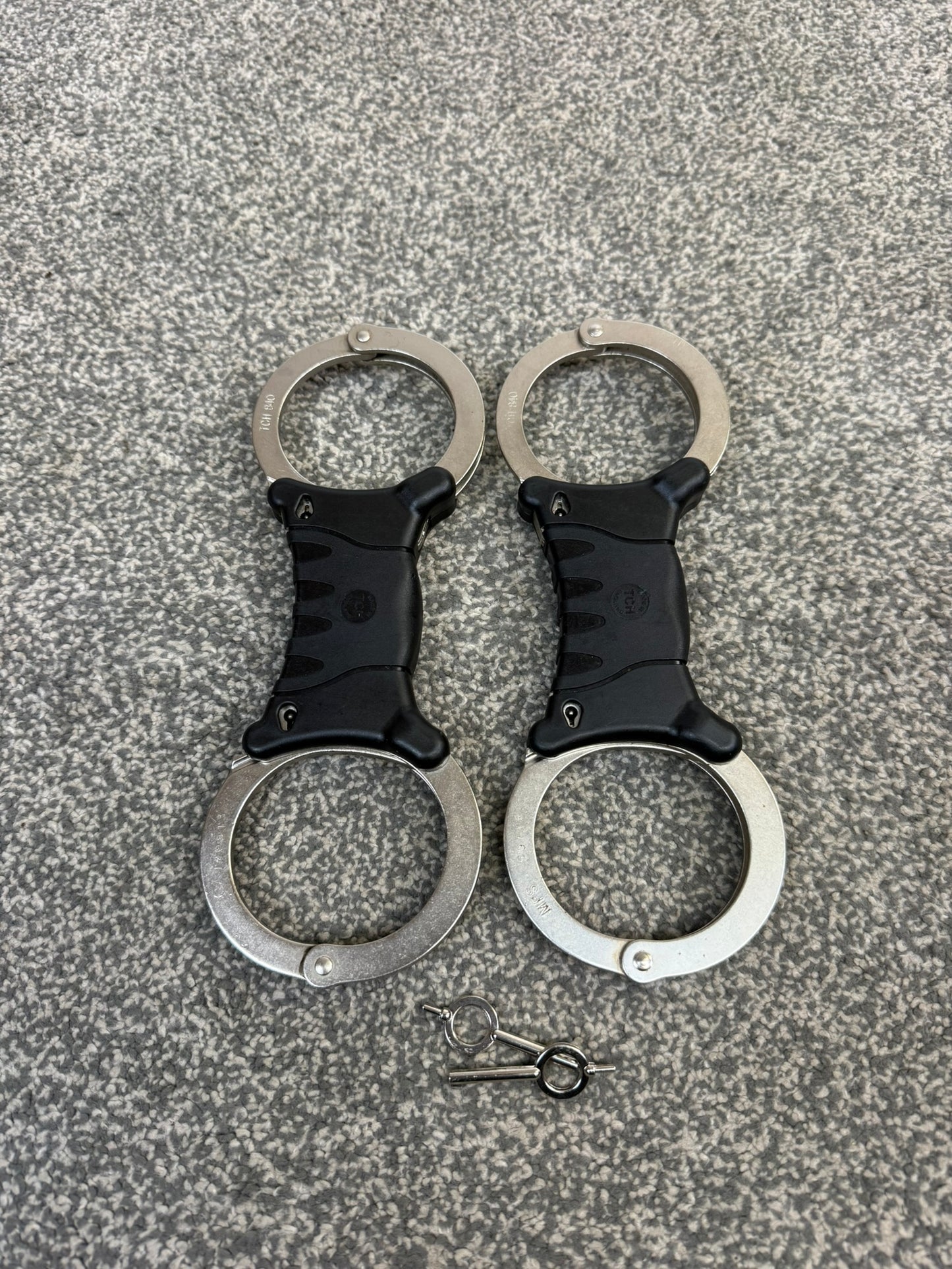 Ex Police TCH840 Handcuffs Rigid Cuffs With Key Security Collectible Memorabilia