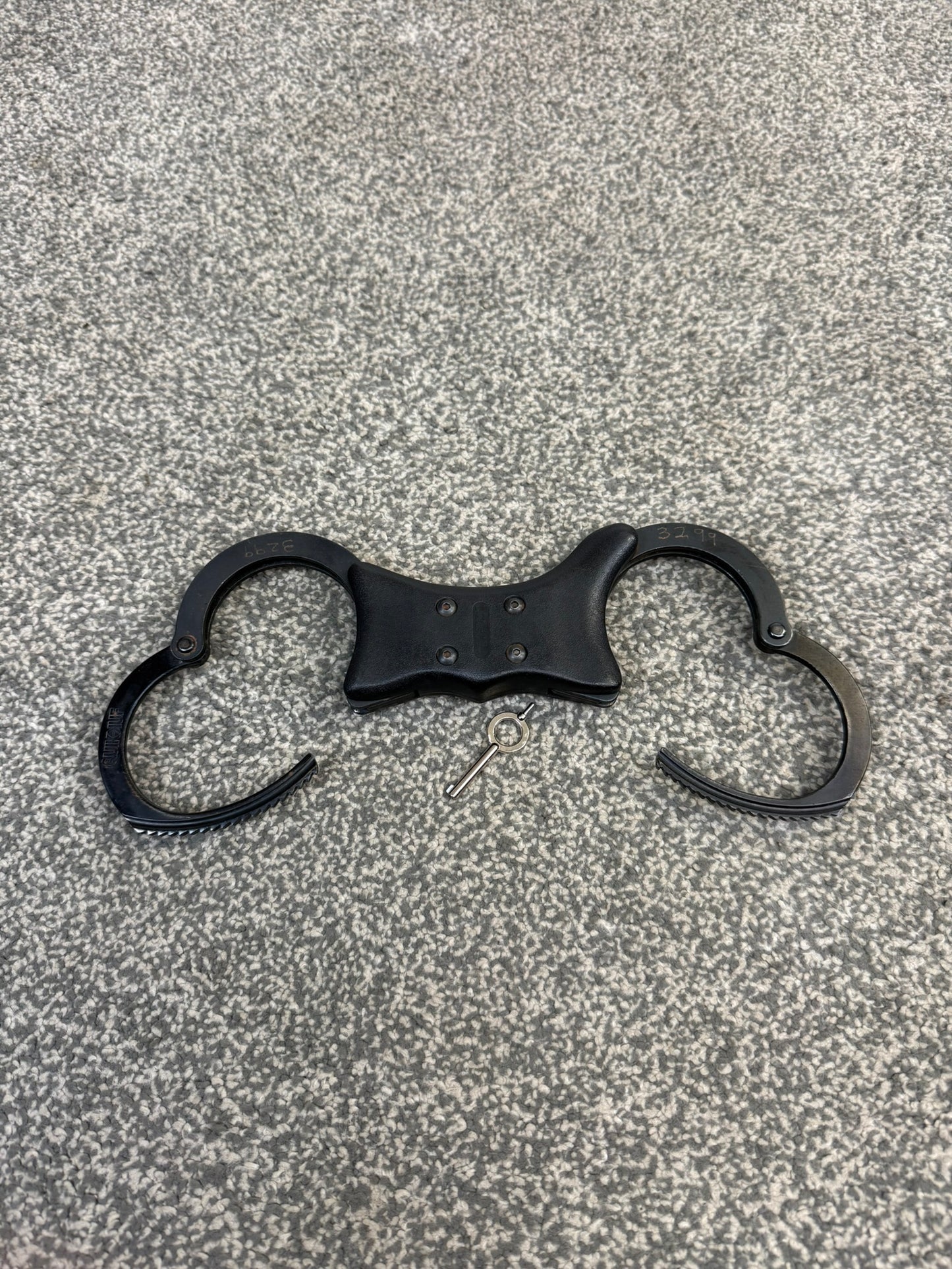 Ex Police Black Quik-Kuf Handcuffs Cuffs With Key Security Collectible Memorabilia
