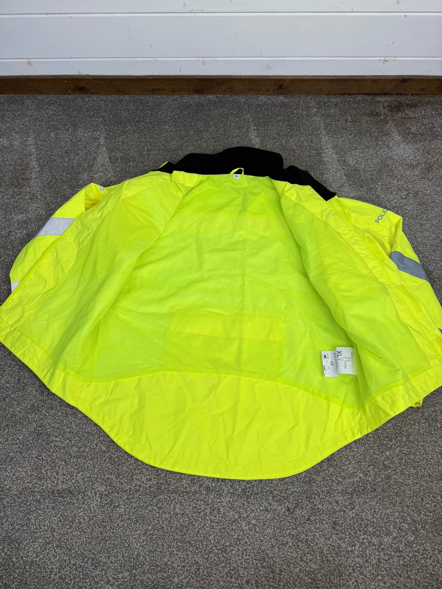 Ex Police Badged Hi Vis Endura Waterproof Cycling Patrol Jacket - X Large Collector TV Film Uniform