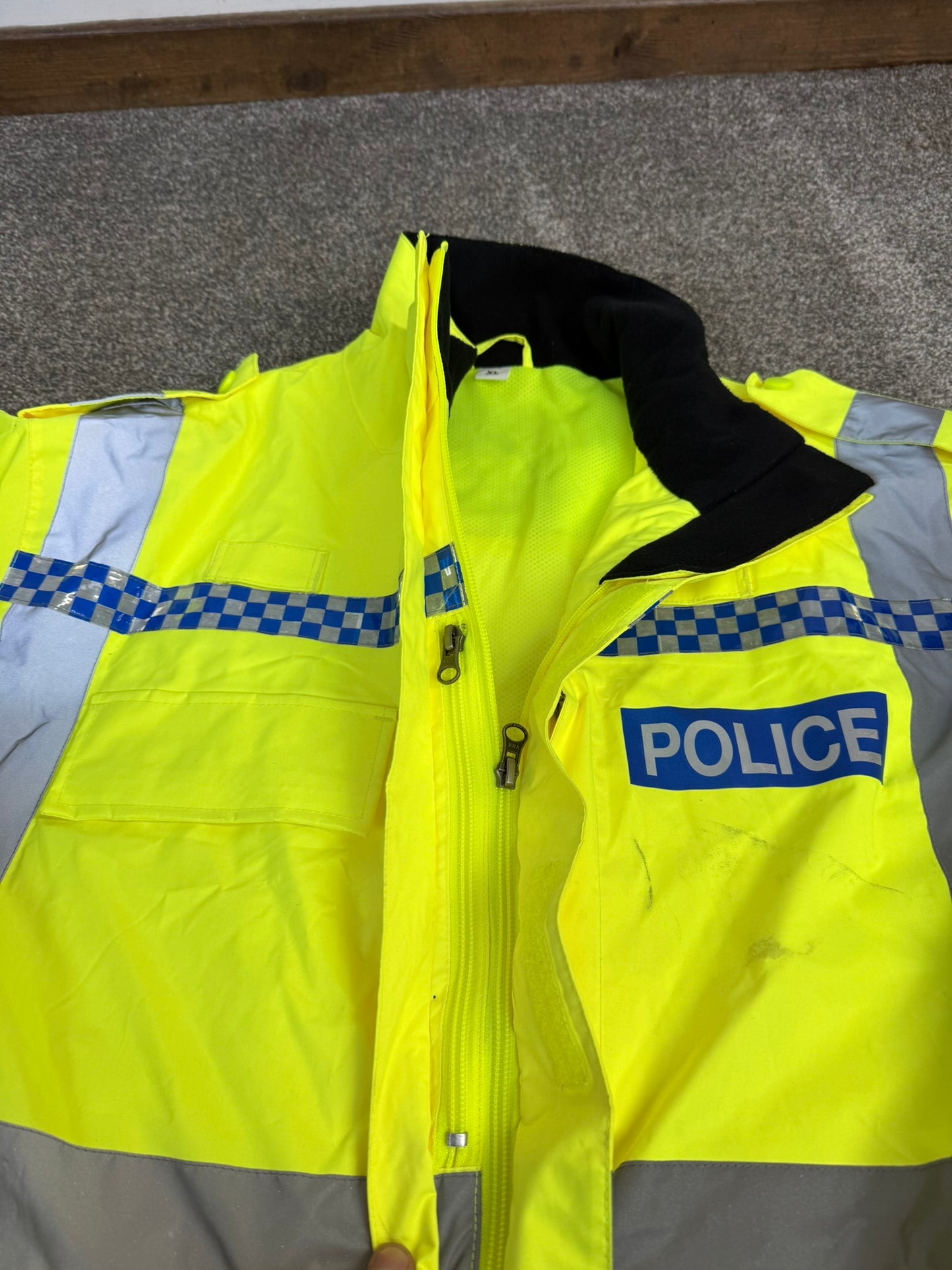 Ex Police Badged Hi Vis Endura Waterproof Cycling Patrol Jacket - X Large Collector TV Film Uniform
