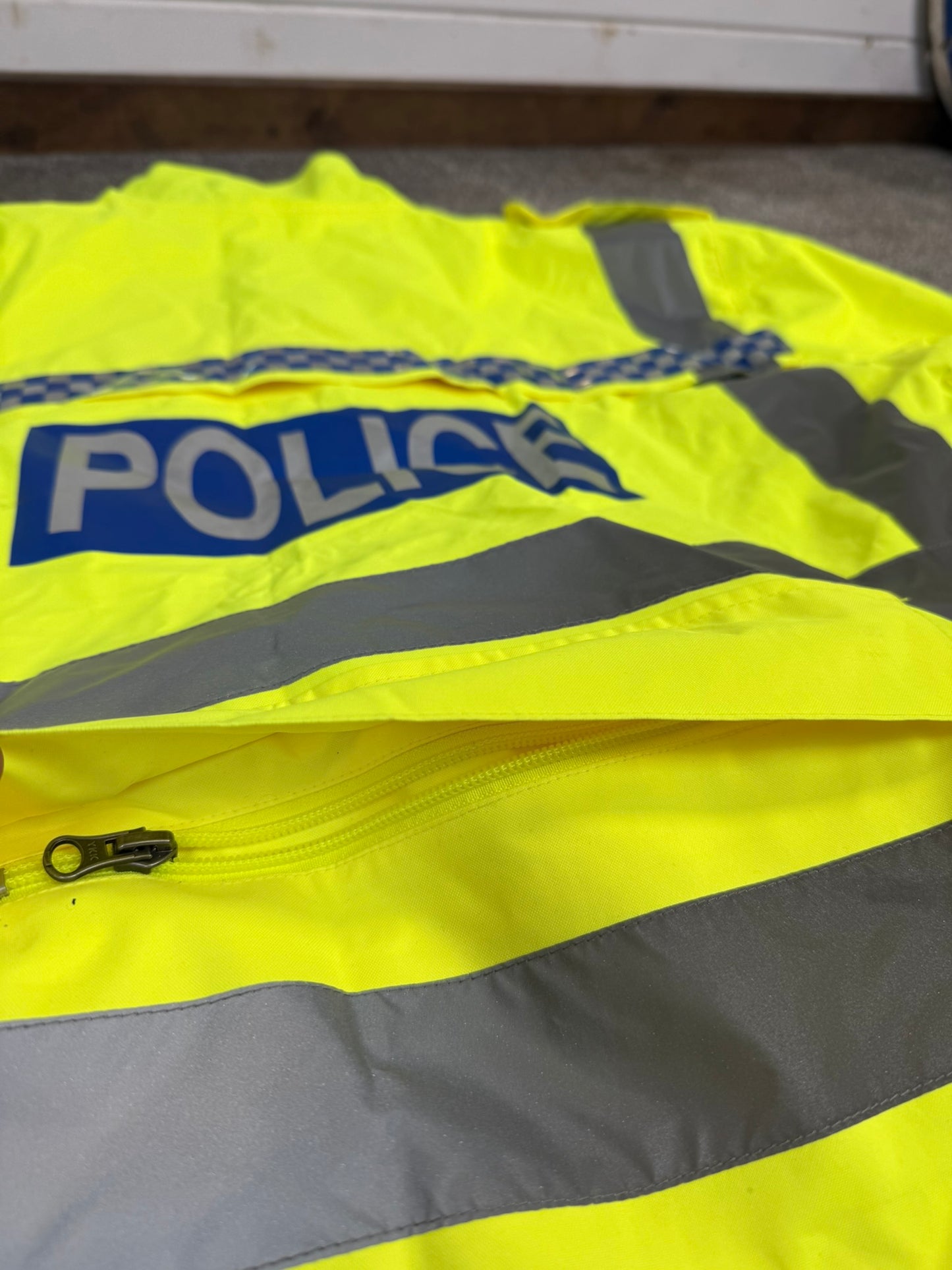 Ex Police Badged Hi Vis Endura Waterproof Cycling Patrol Jacket - X Large Collector TV Film Uniform
