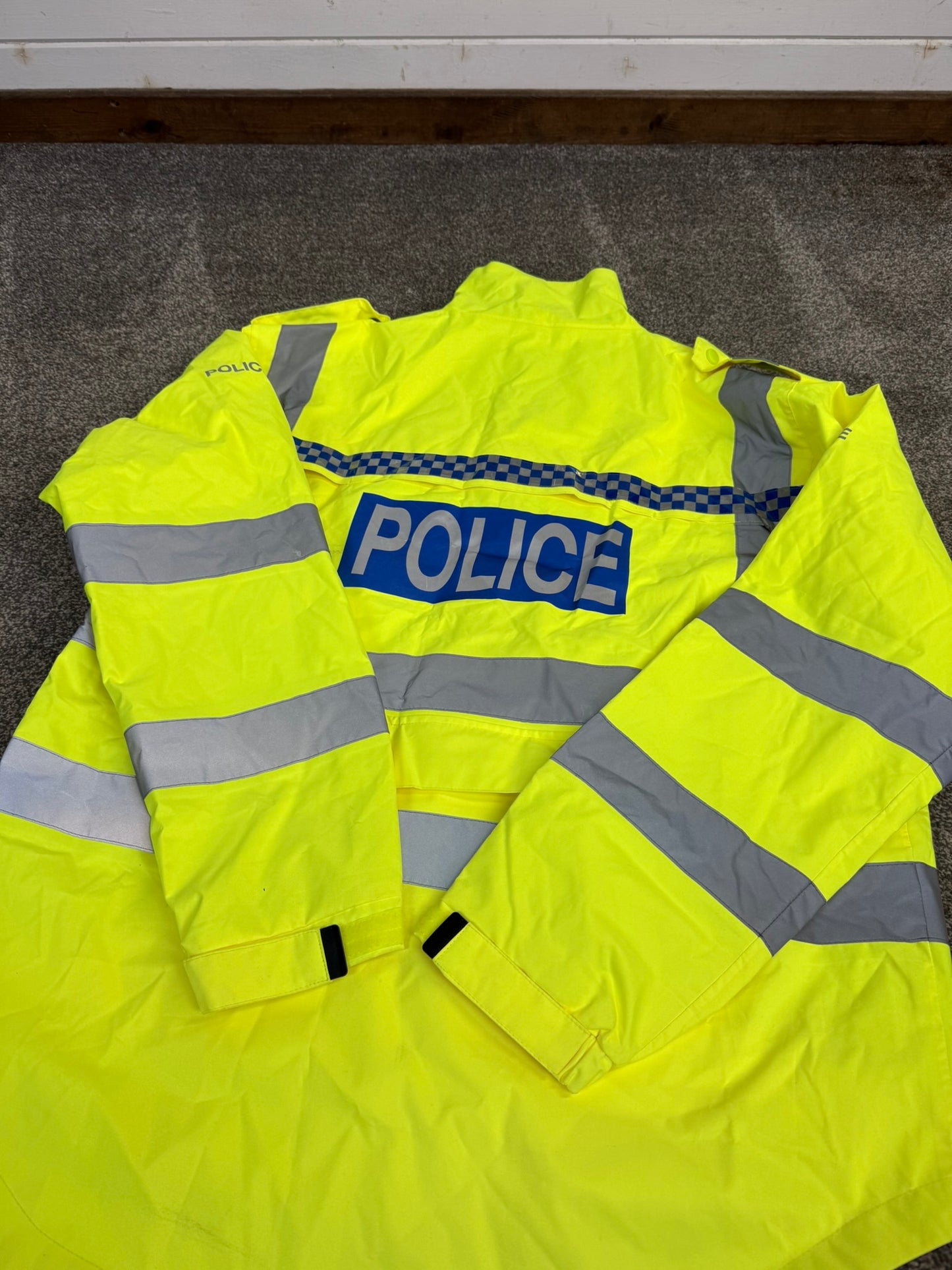 Ex Police Badged Hi Vis Endura Waterproof Cycling Patrol Jacket - X Large Collector TV Film Uniform