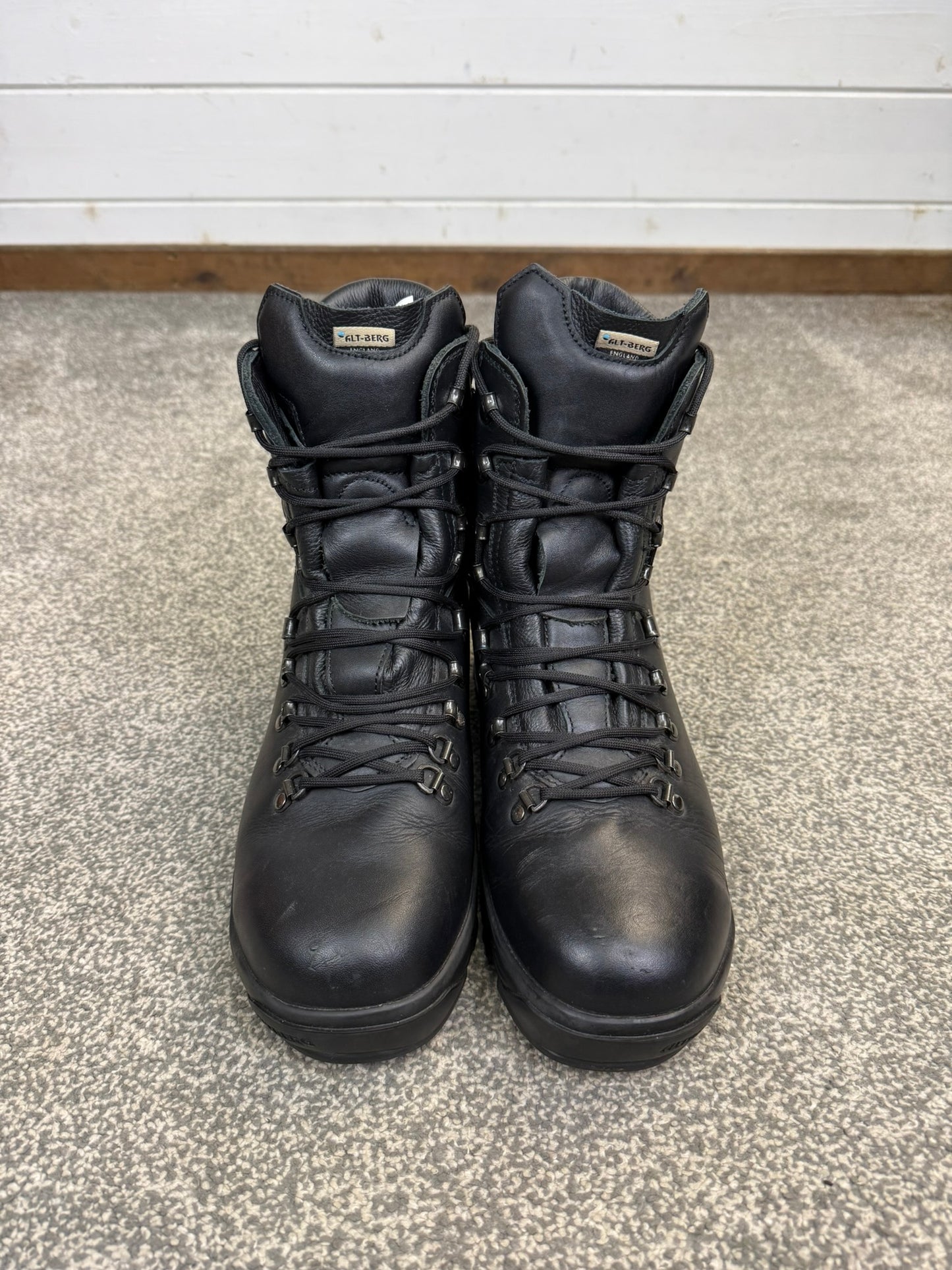 Altberg Peacekeeper P3 VS Black Leather Waterproof Combat Boots Size UK 9