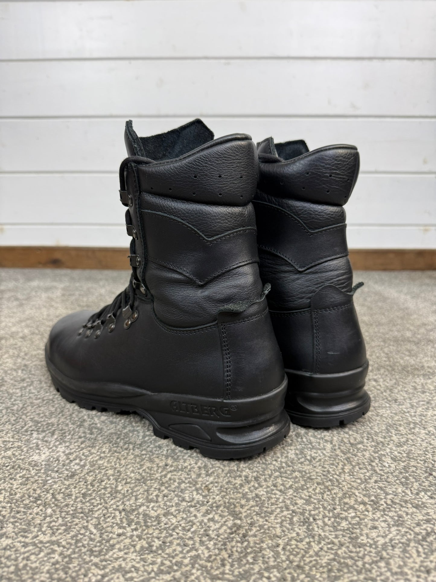 Altberg Peacekeeper P3 VS Black Leather Waterproof Combat Boots Size UK 9