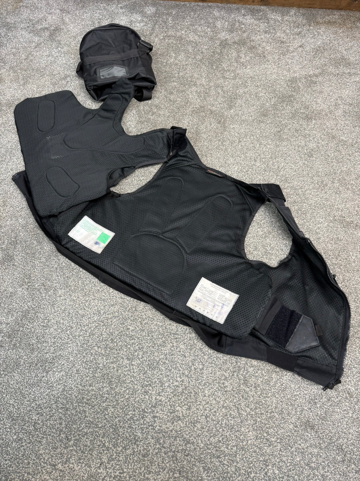 Ex Police Cooneen Body Armour Stab Vest + Bag X LARGE Anti Stab & Ballistic HG1A & KR1