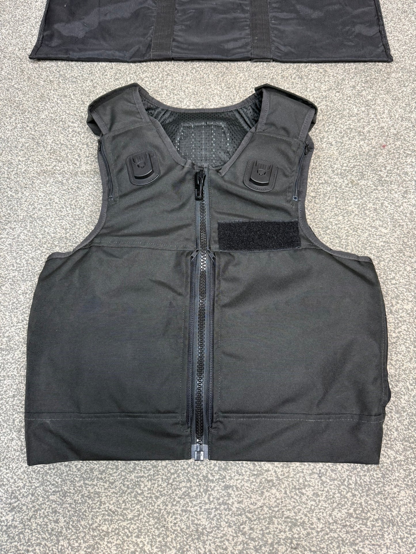 Ex Police Safariland Body Armour Stab Vest + Bag Anti Stab & Ballistic HG1A & KR1 - MEDIUM