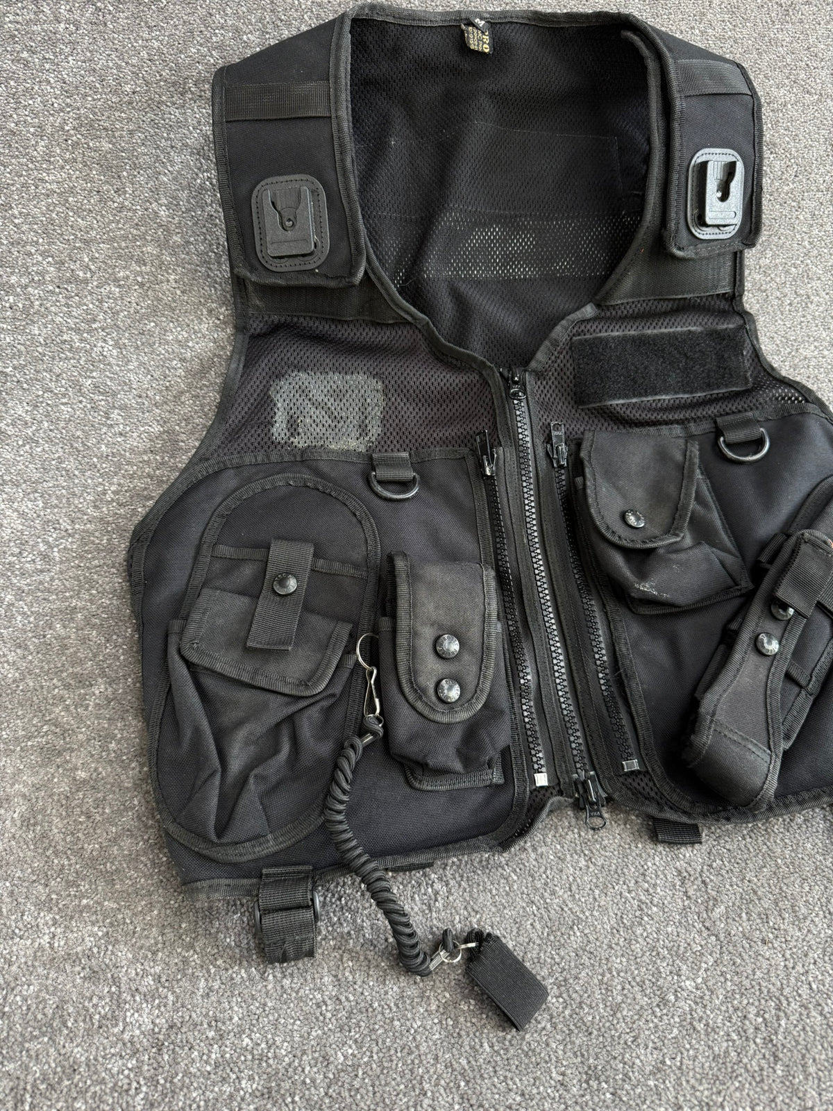 Ex Police Black Protec Tac Vest utility Vest BADGED Medium - Film TV Uniform Collector Display