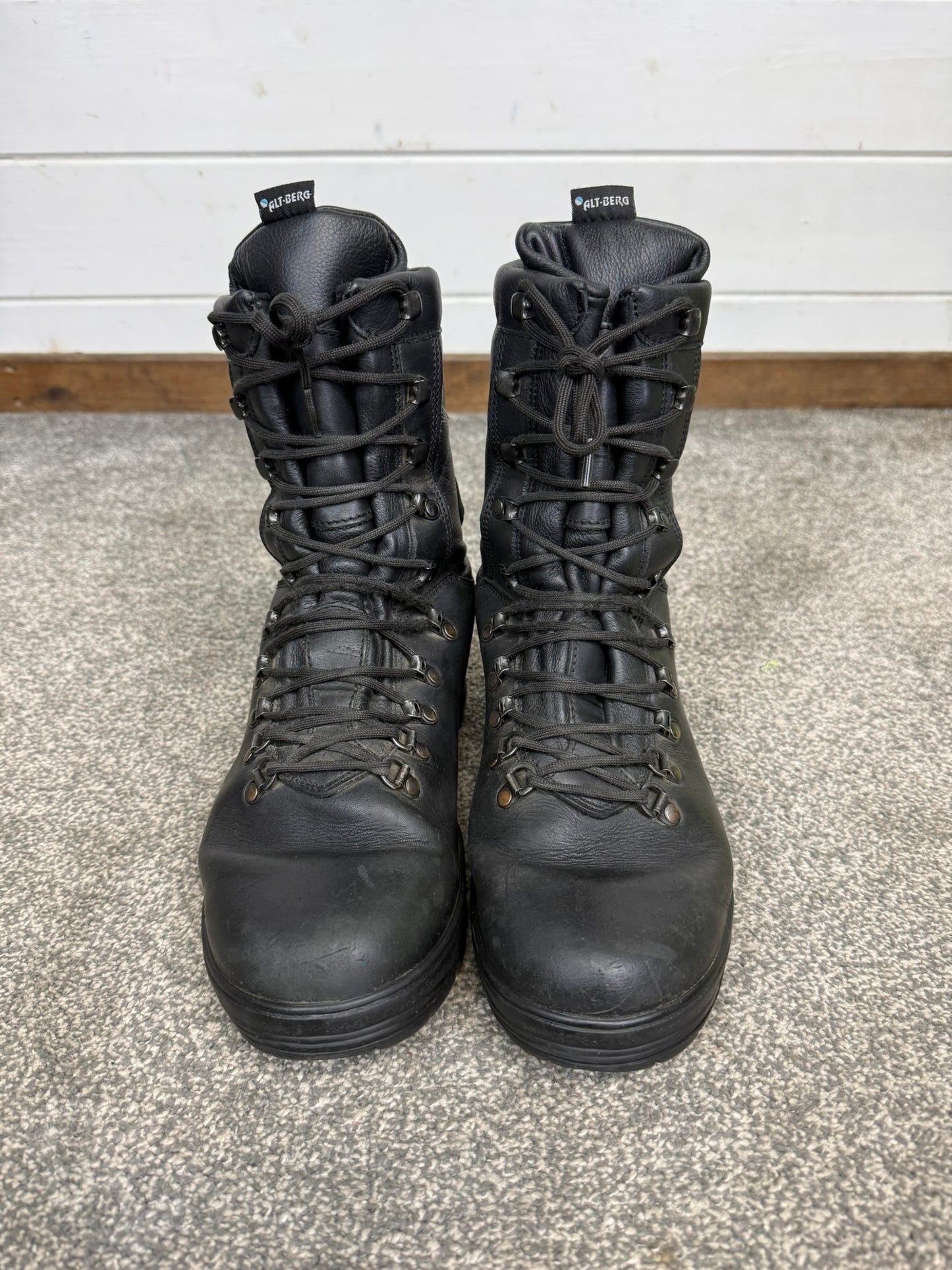 Altberg Field & Fell Leather Waterproof Combat Boots UK 8 Skywalk Sole