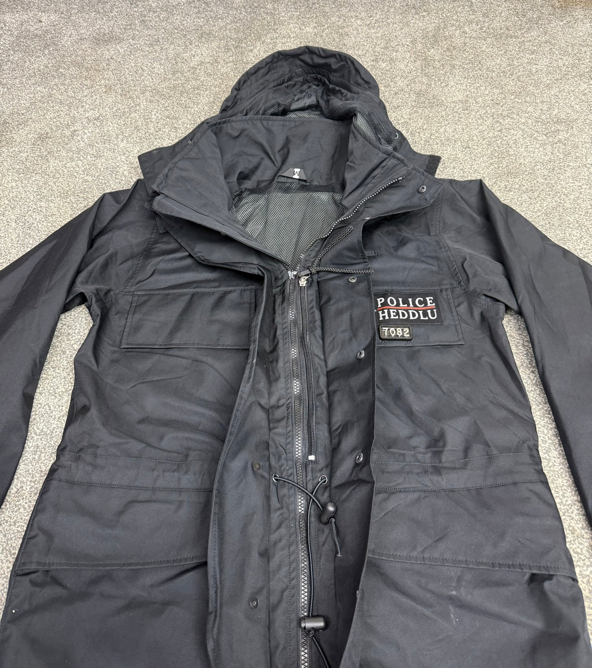 Ex Heddlu South Wales Police Waterproof Jacket Smock BADGED - Medium Collector Display Film TV Uniform