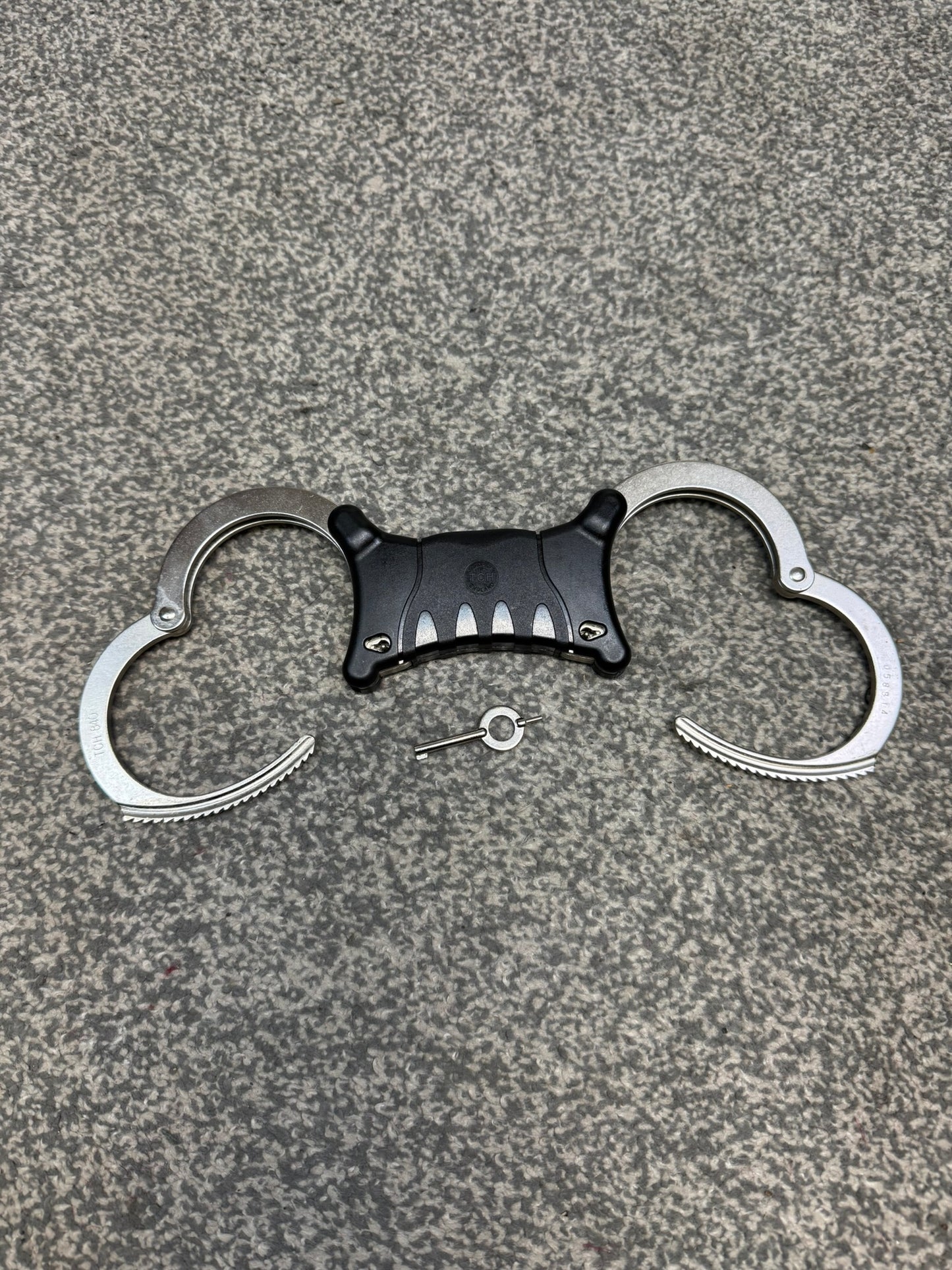 Ex Police TCH840 Handcuffs Rigid Cuffs With Key Security Collector
