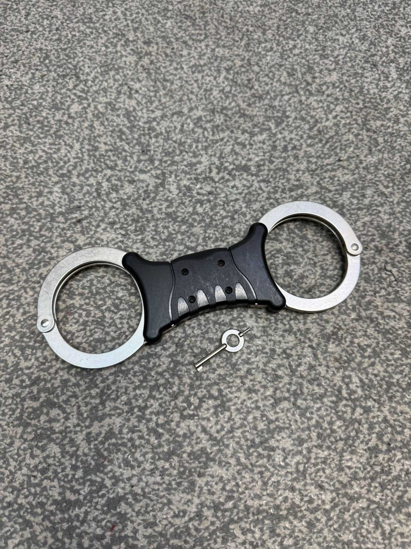 Ex Police TCH840 Handcuffs Rigid Cuffs With Key Security Collector