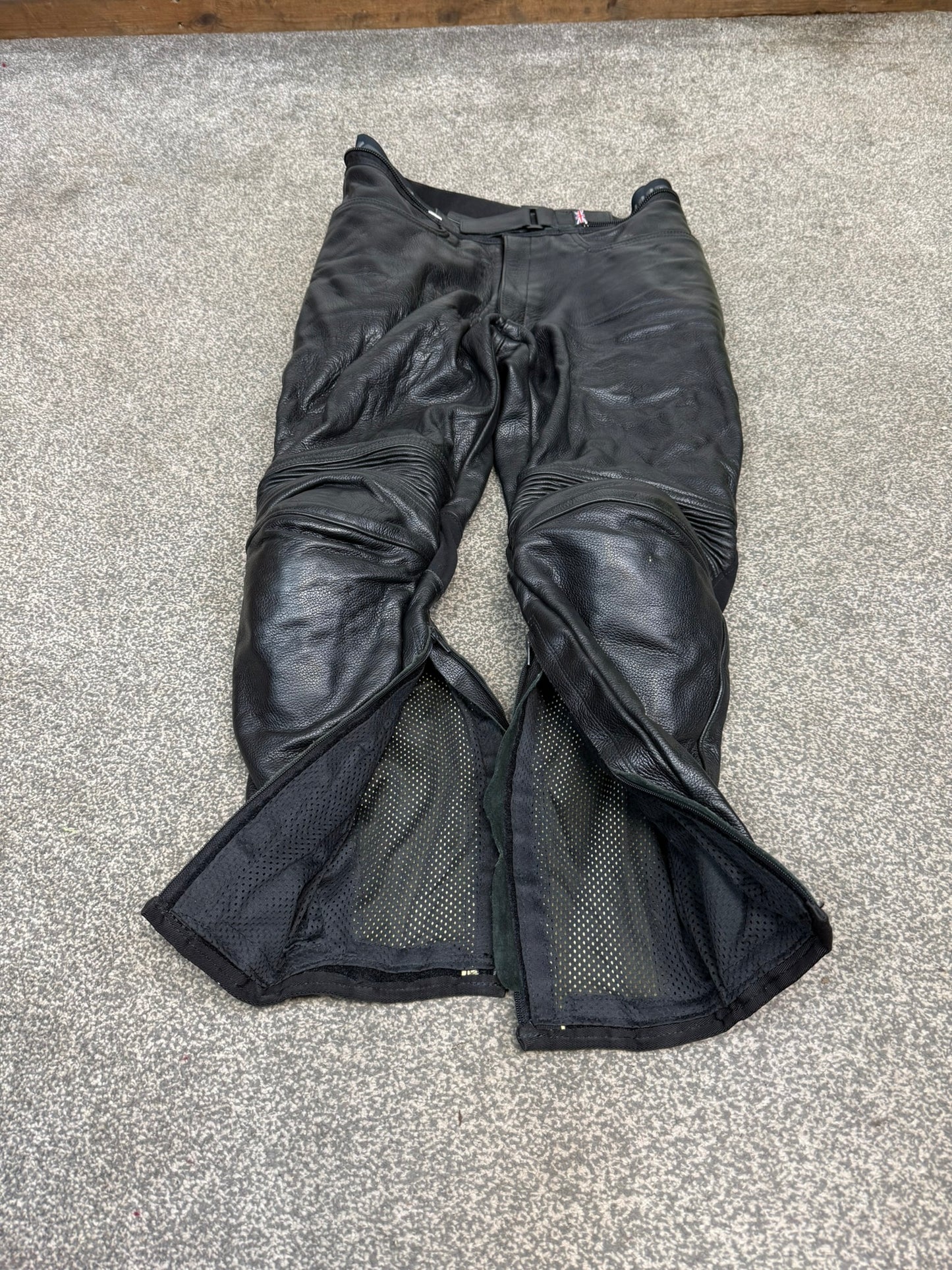 Ex Police Hideout Motorcycle Leathers 2 Piece Jacket & Trousers BADGED Collector TV Film Display
