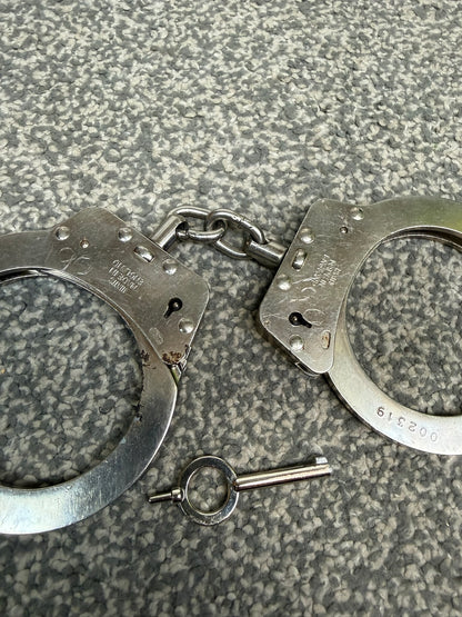 Ex Police Hiatt Chain Cuffs Handcuffs With Key Security Collectible Memorabilia