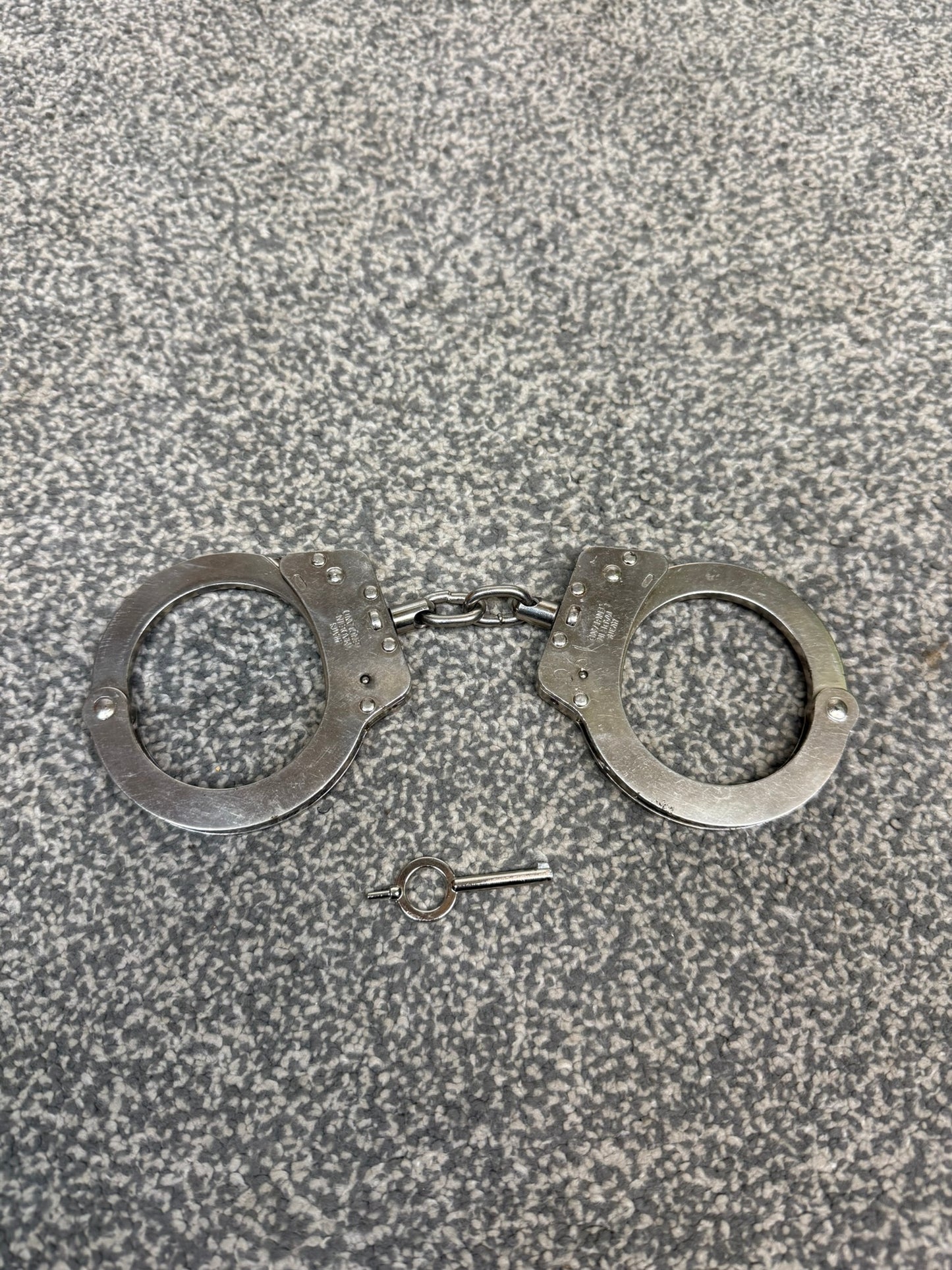 Ex Police Hiatt Chain Cuffs Handcuffs With Key Security Collectible Memorabilia