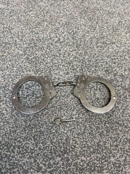 Ex Police Hiatt Chain Cuffs Handcuffs With Key Security Collectible Memorabilia